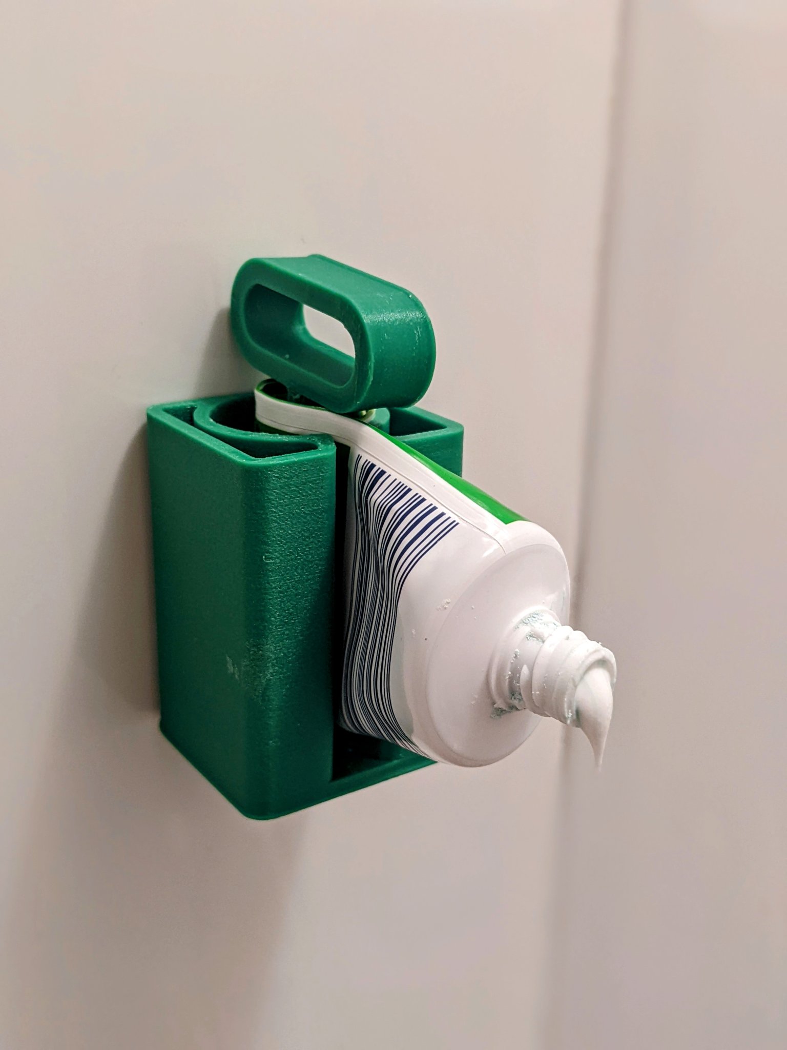 Máy ép kem đánh răng tiện lợi cho gia đình