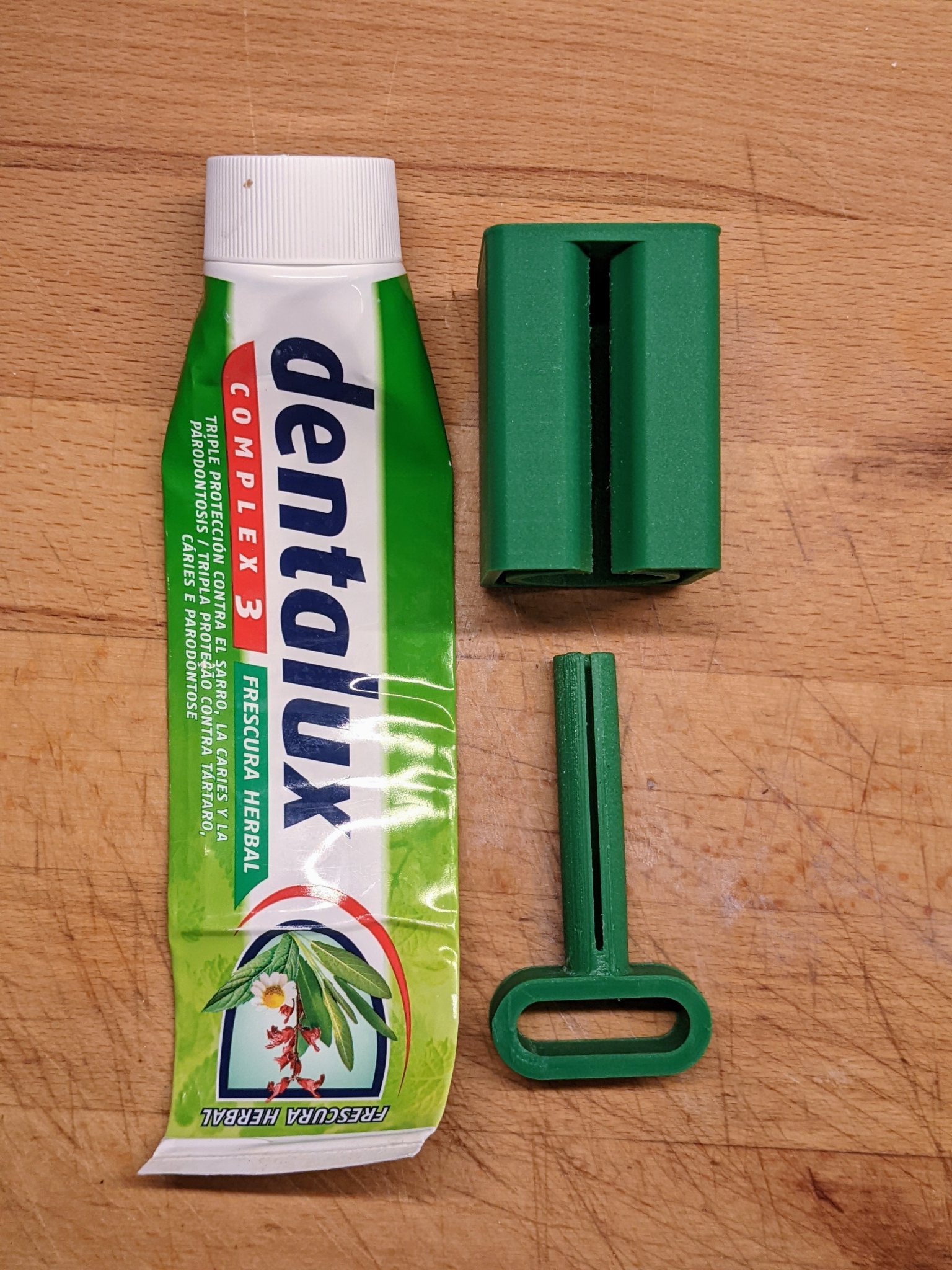 Máy ép kem đánh răng tiện lợi cho gia đình