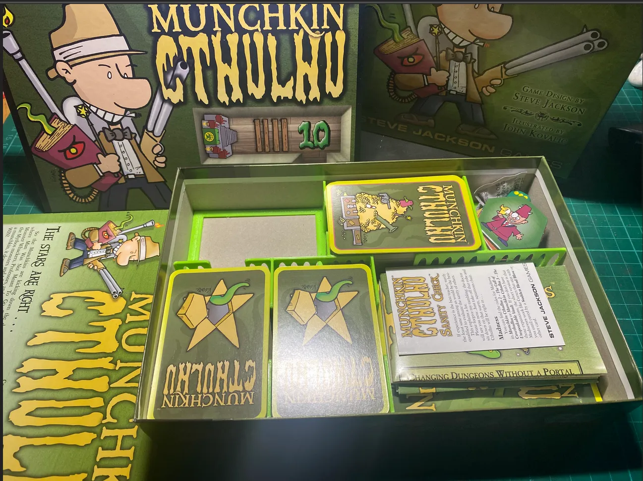 Tấm lót hộp Munchkin Cthulhu cho thẻ ngục tối