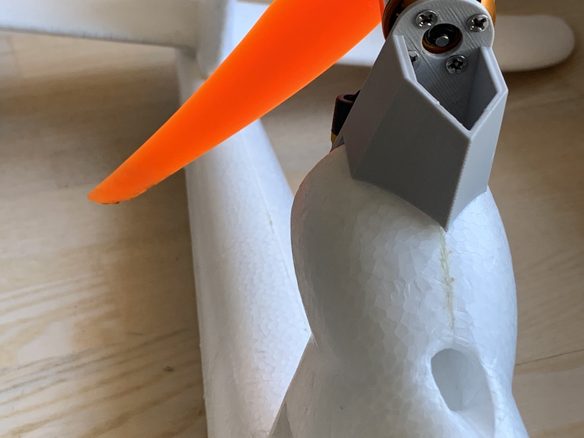 Mô hình gắn động cơ cho Sky Surfer với cánh quạt 11 inch