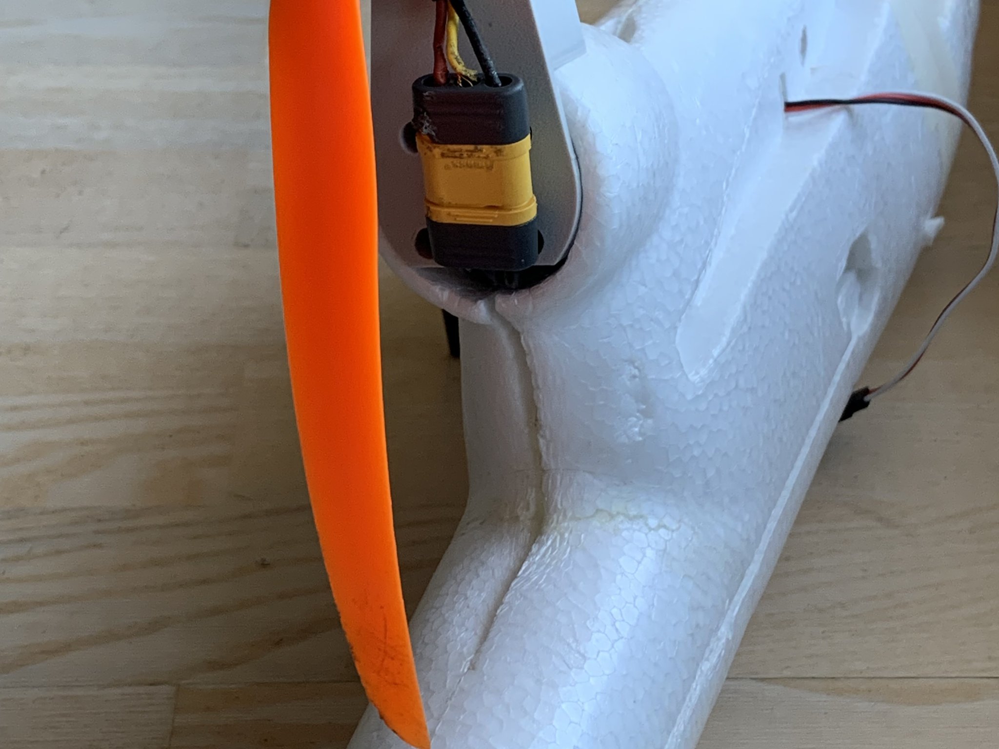 Mô hình gắn động cơ cho Sky Surfer với cánh quạt 11 inch