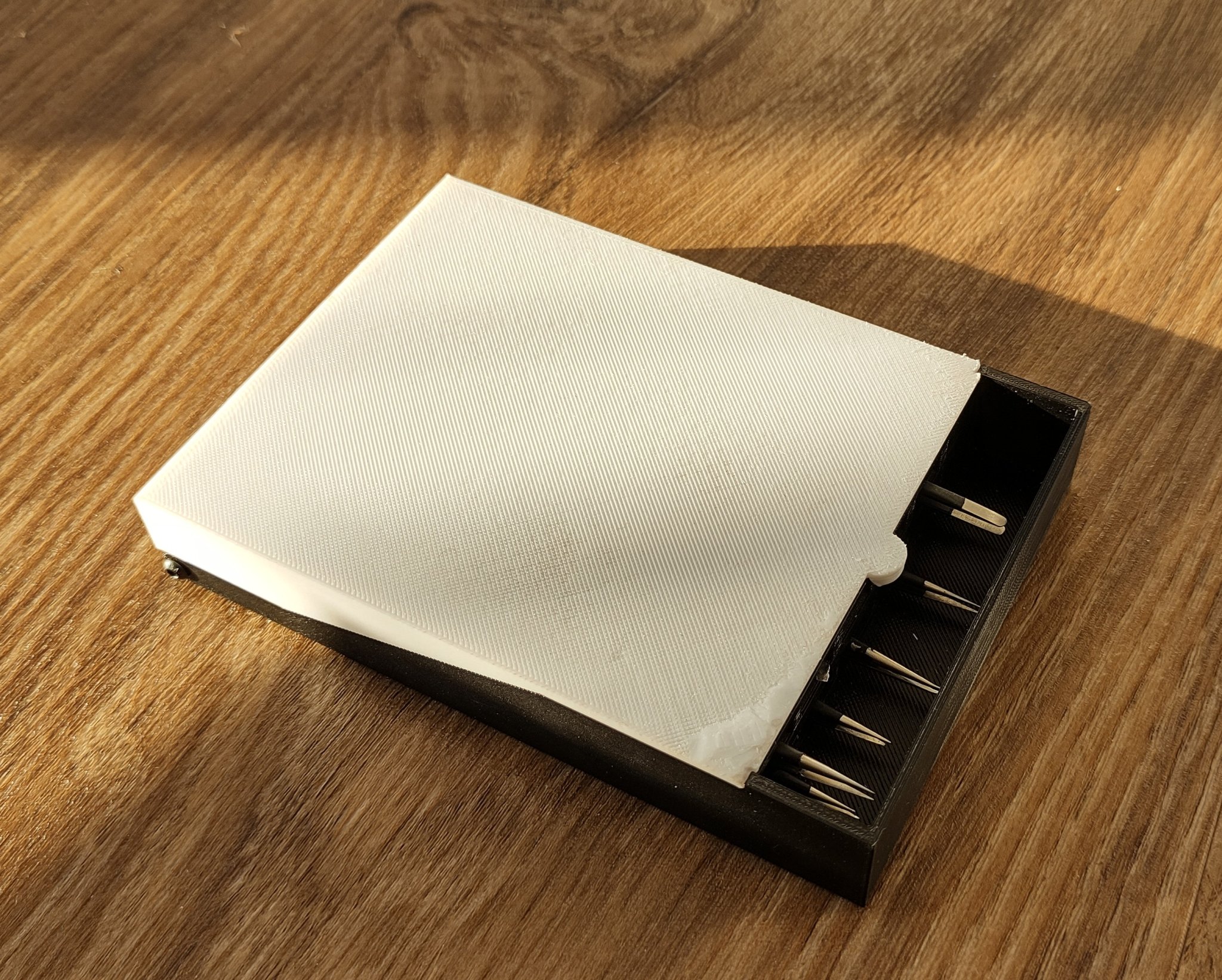 Hộp đựng bền cho nhíp và kẹp y tế