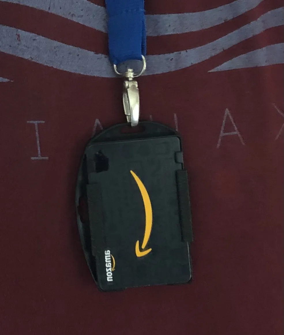 Sửa chữa và gia cố giá đỡ thẻ nhân viên