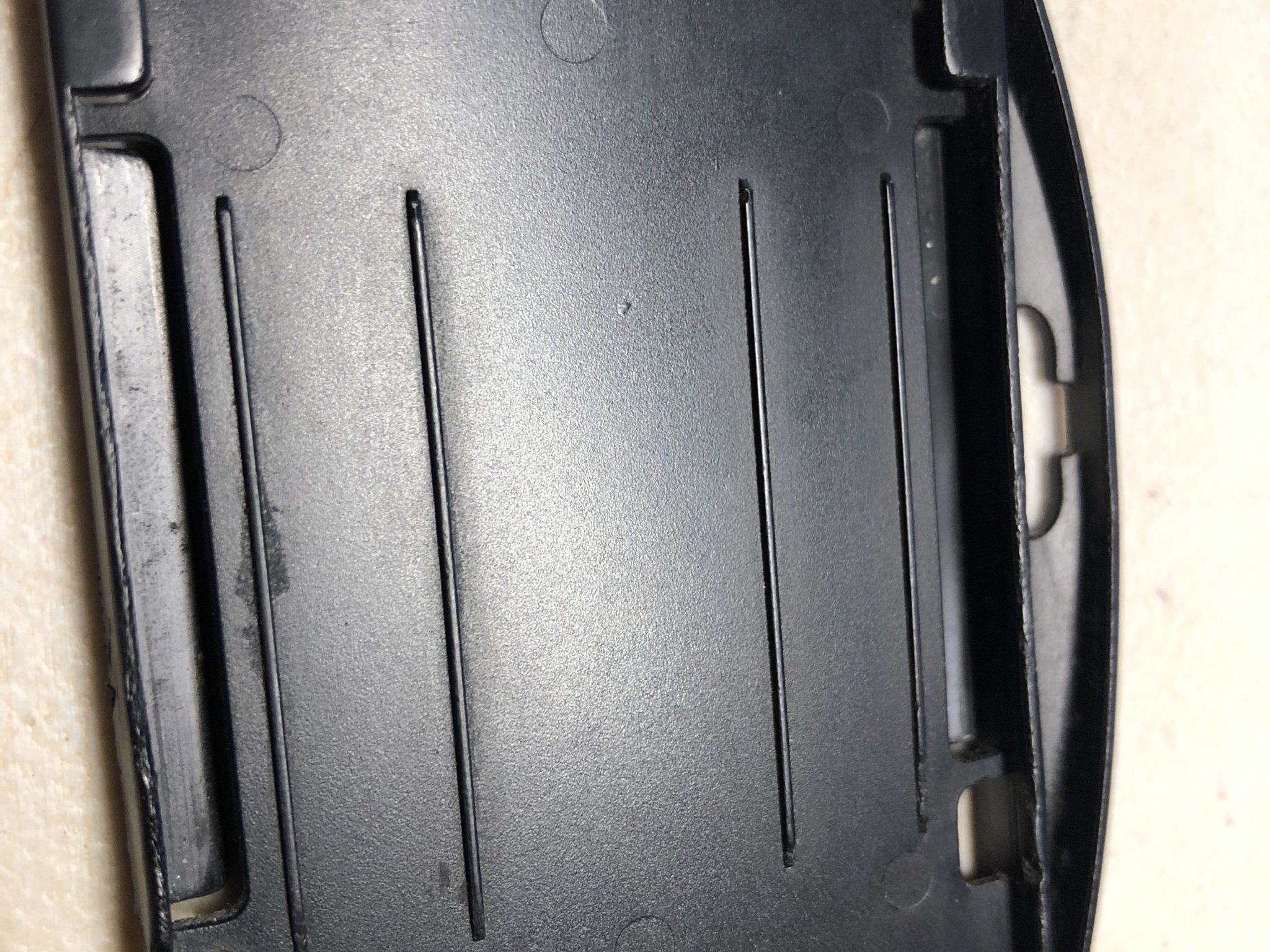 Sửa chữa và gia cố giá đỡ thẻ nhân viên