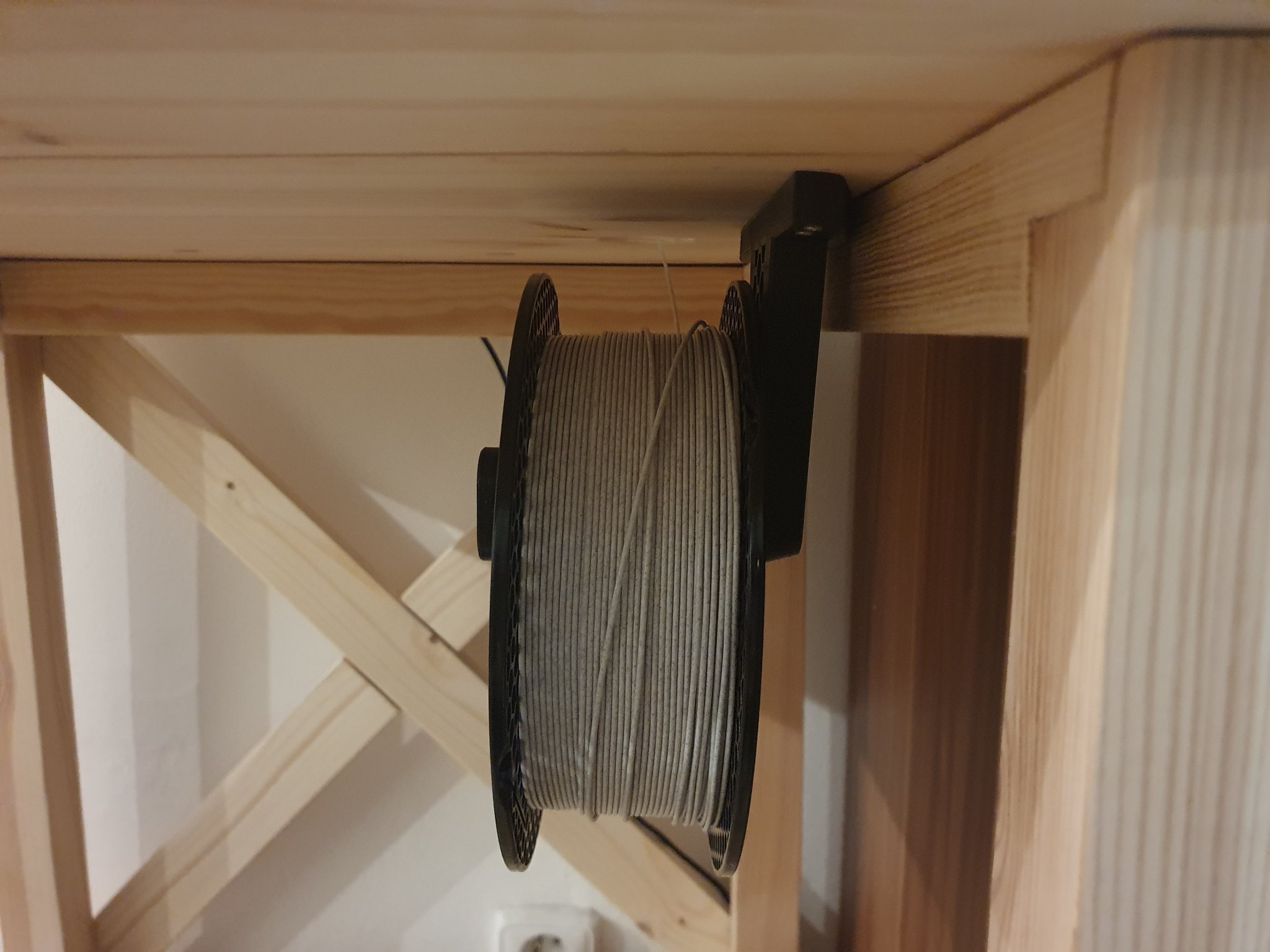 Giá đỡ cuộn filament 1kg gắn dưới bàn