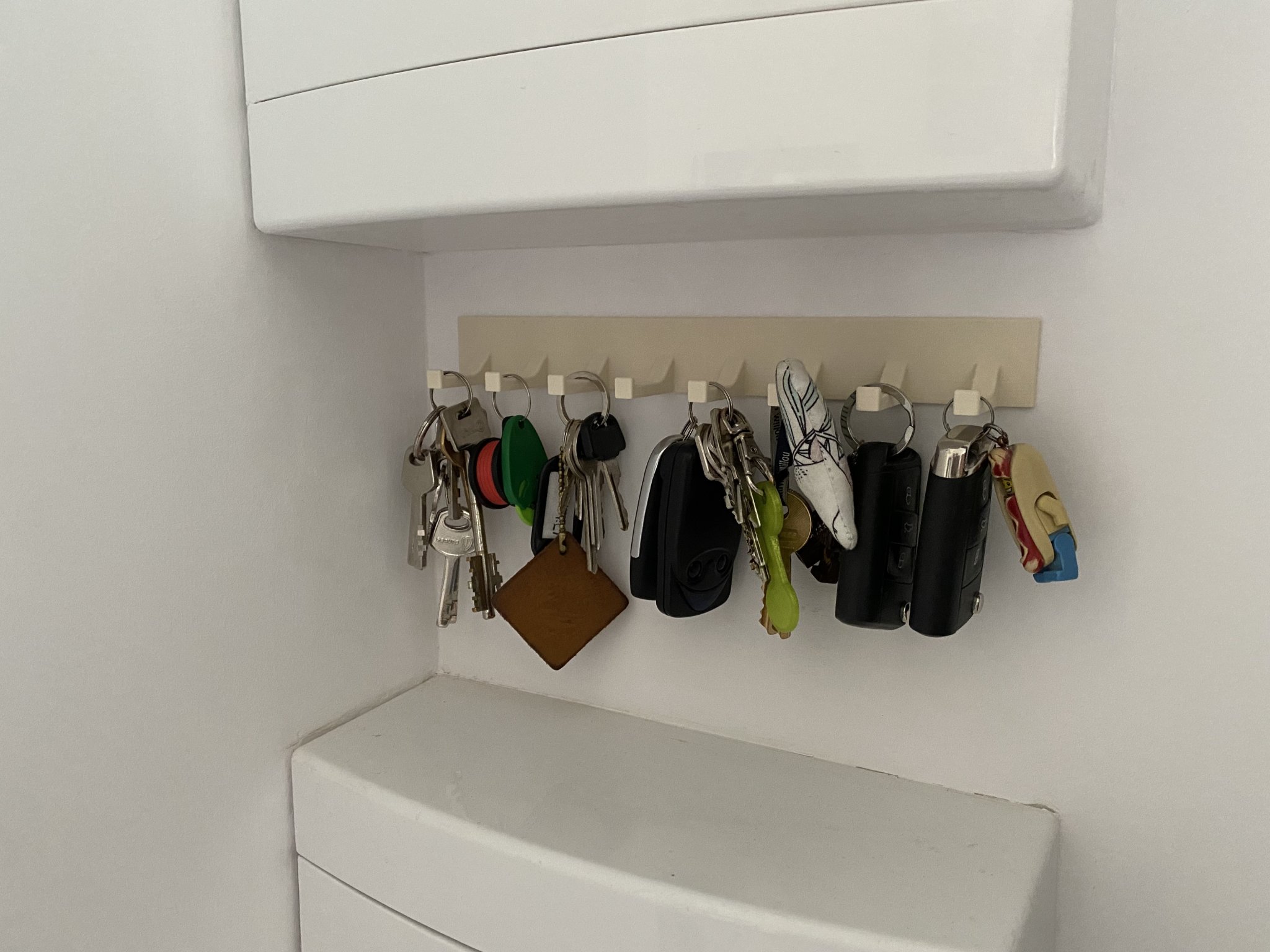 Giá treo chìa khóa tường cho 8 chìa khóa