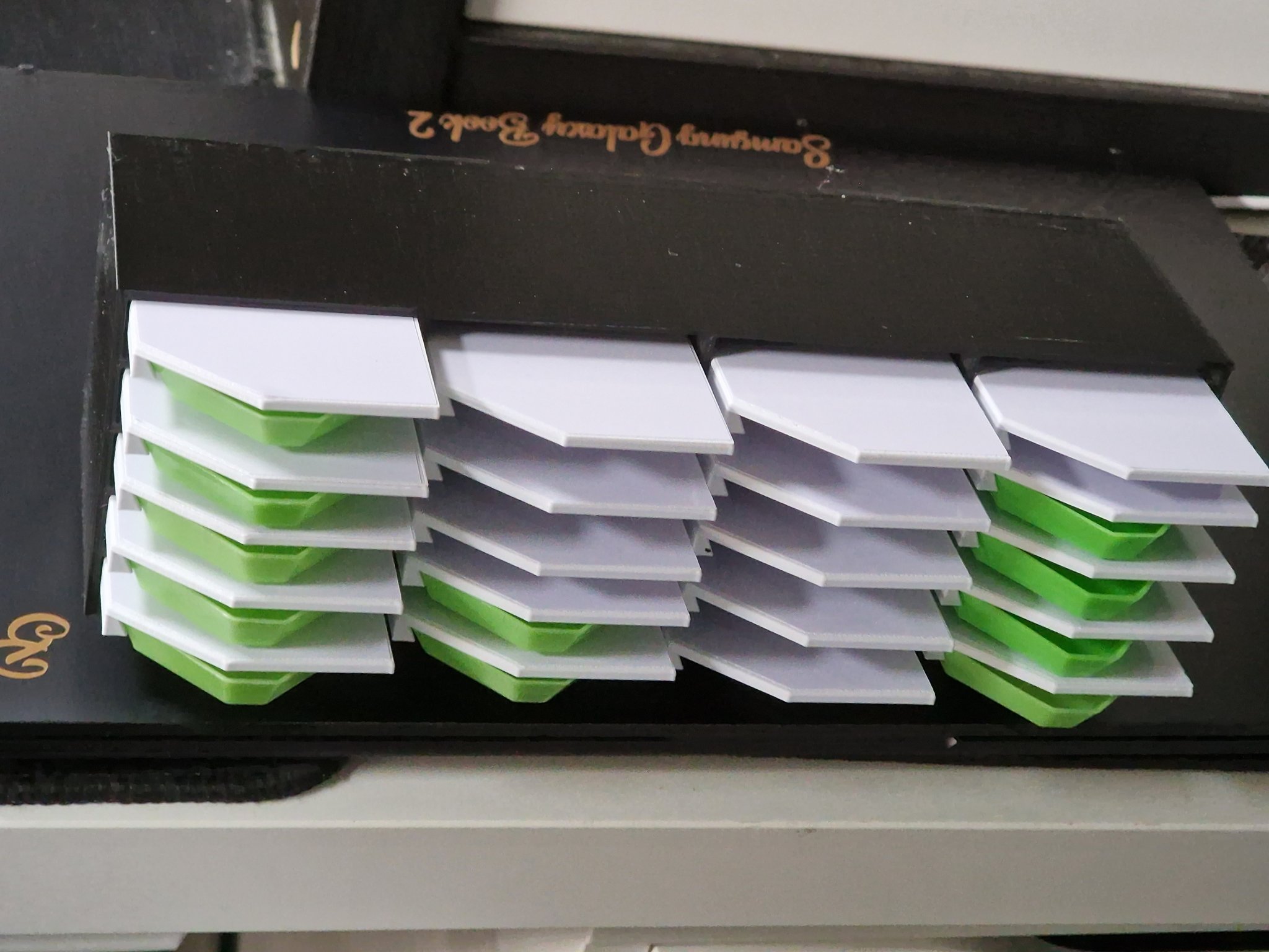 Hộp lưu trữ 20/40 tàu Diamond Painting có nắp