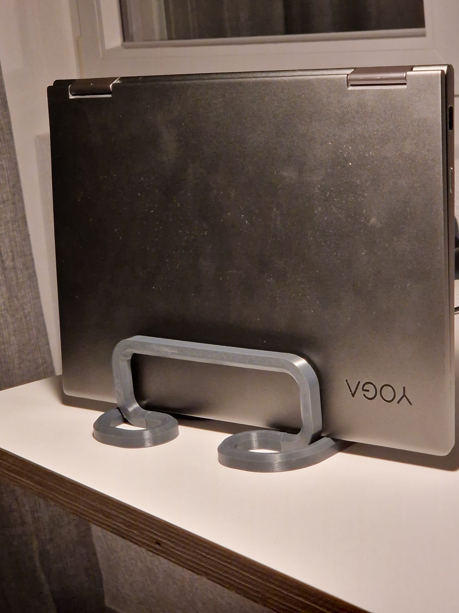 Giá đỡ laptop đứng cho máy tính dày 15mm