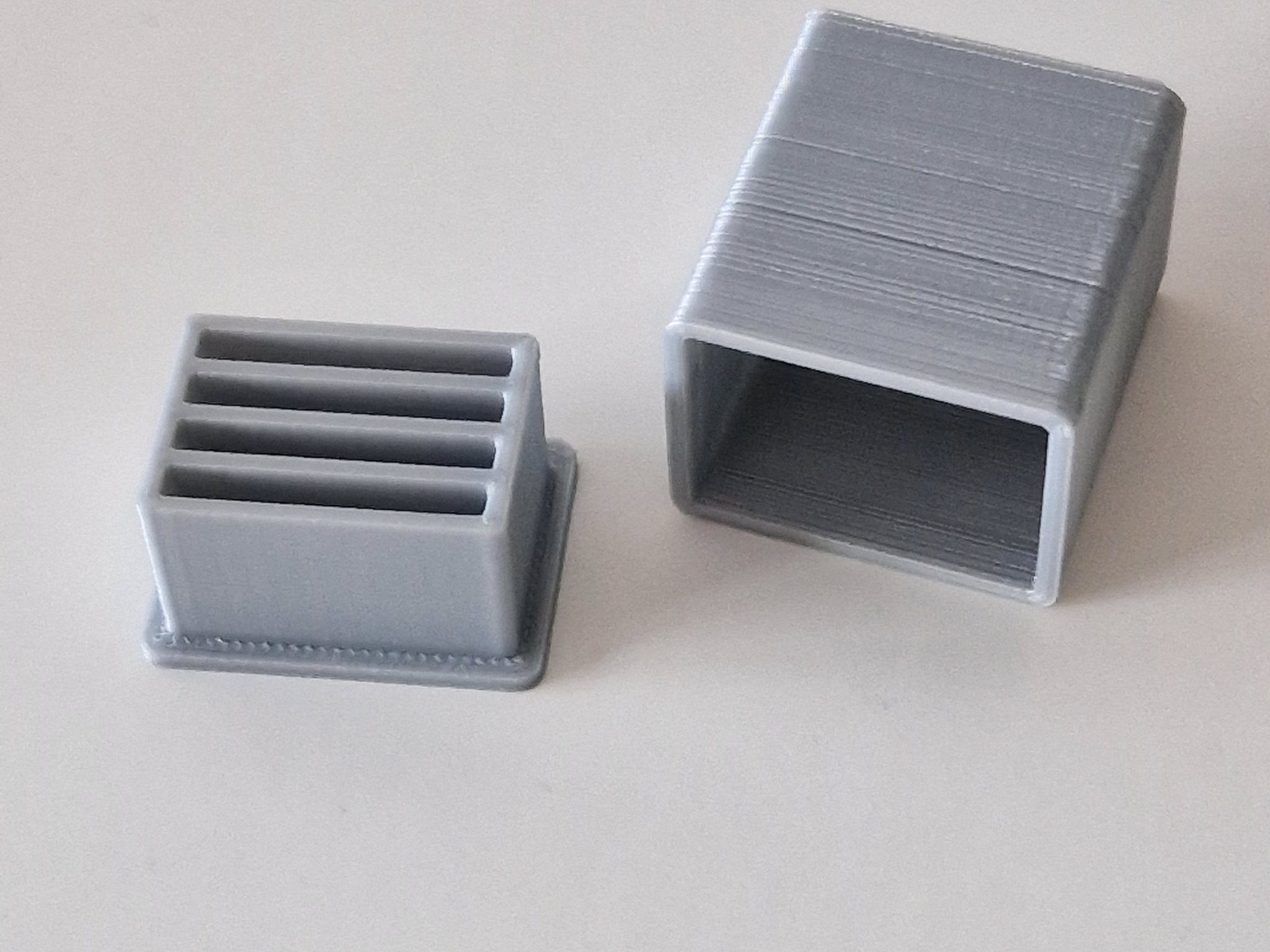 Giá đỡ thẻ SD có nắp đậy