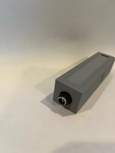 Bộ điều chỉnh điện áp với đầu nối DAYKIT 12V