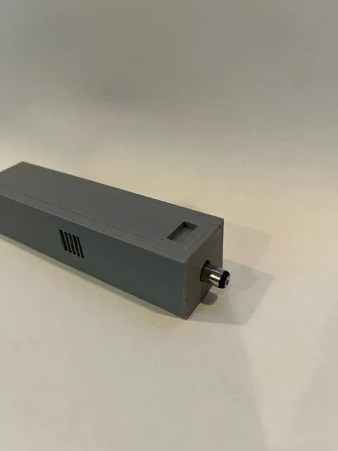 Bộ điều chỉnh điện áp với đầu nối DAYKIT 12V