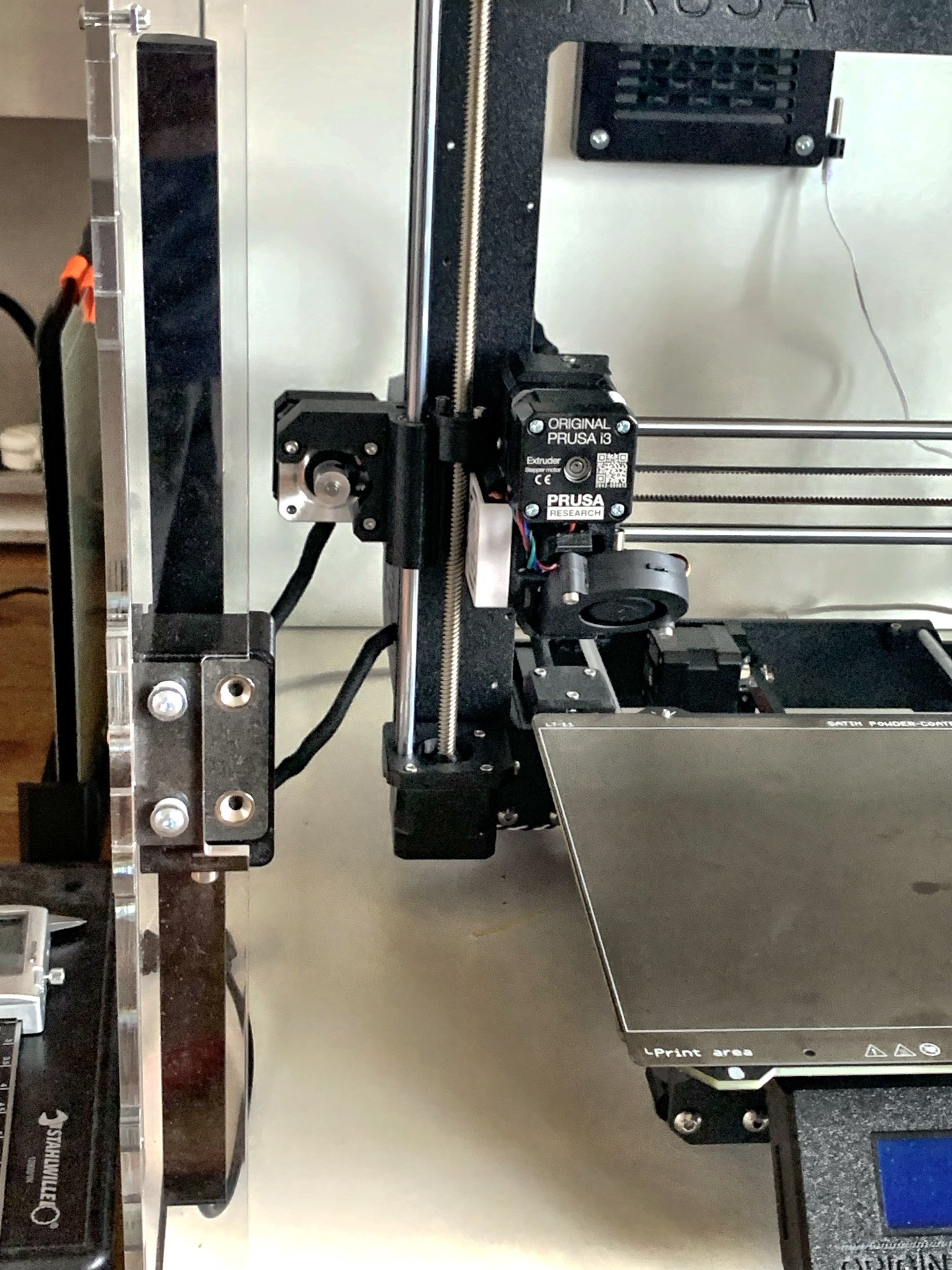 Giá đỡ LED cho vỏ Tukkari không cần khoan và dán