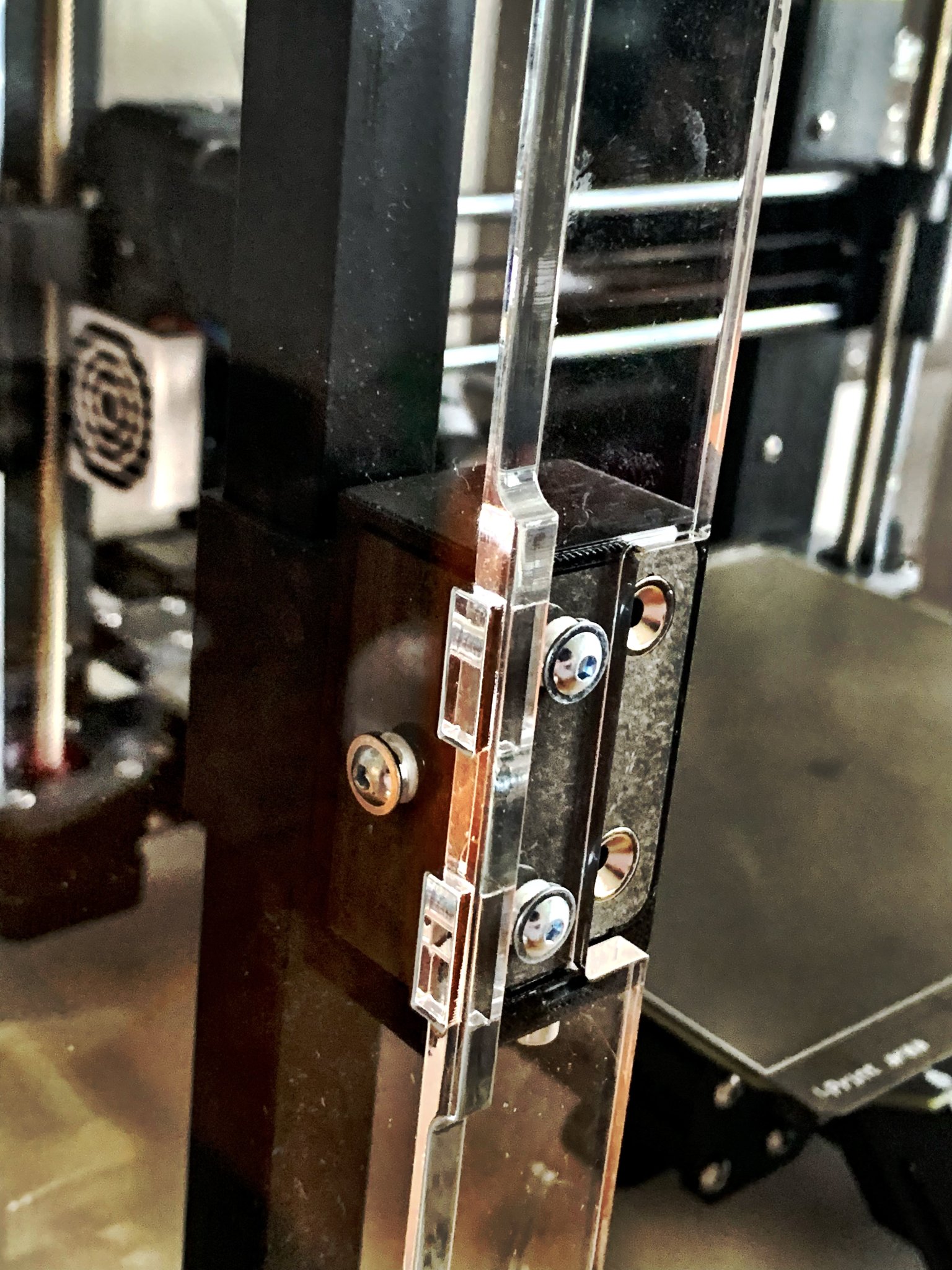 Giá đỡ LED cho vỏ Tukkari không cần khoan và dán