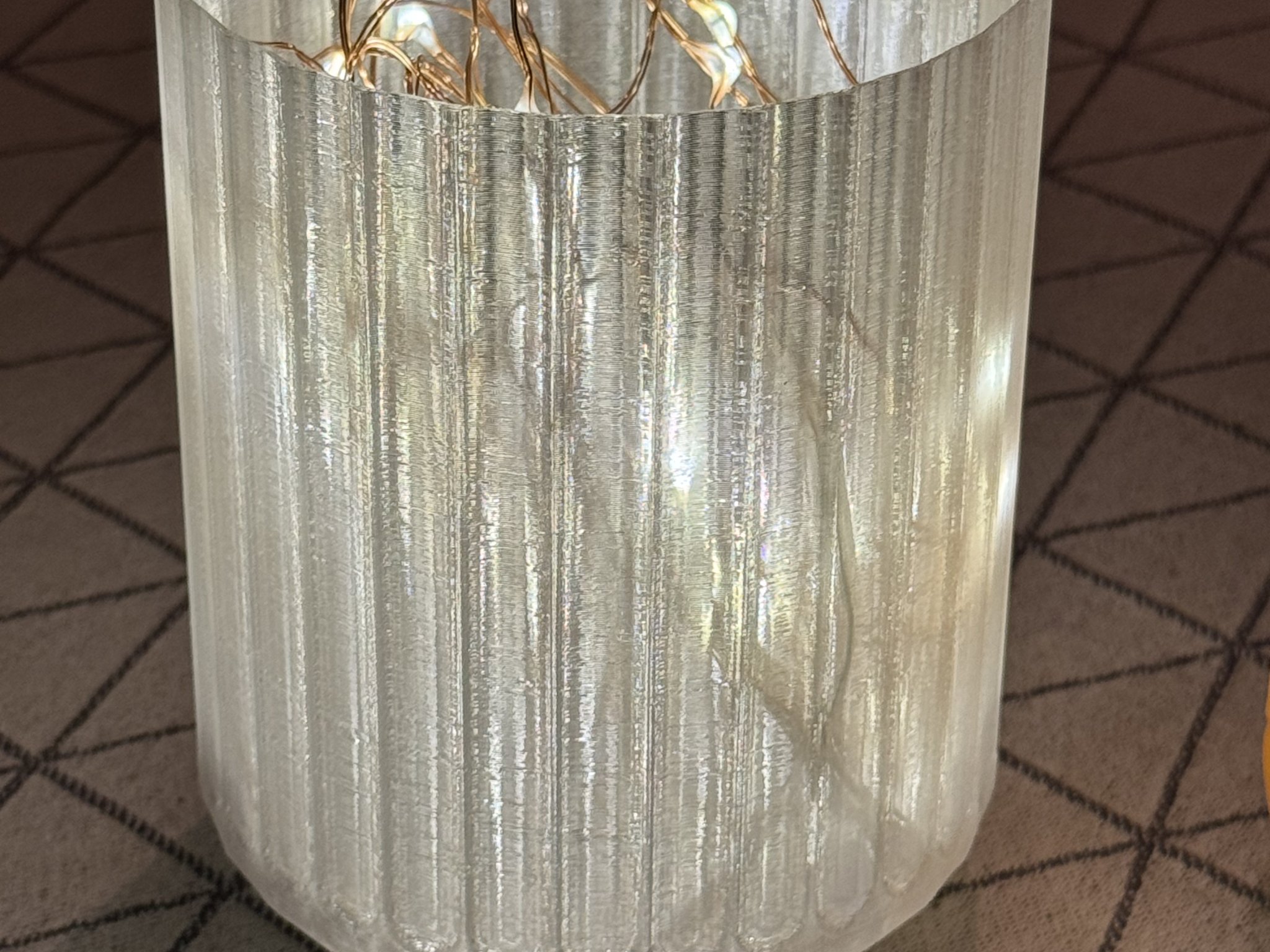 Bình hoa phong cách hiện đại giữa thế kỷ