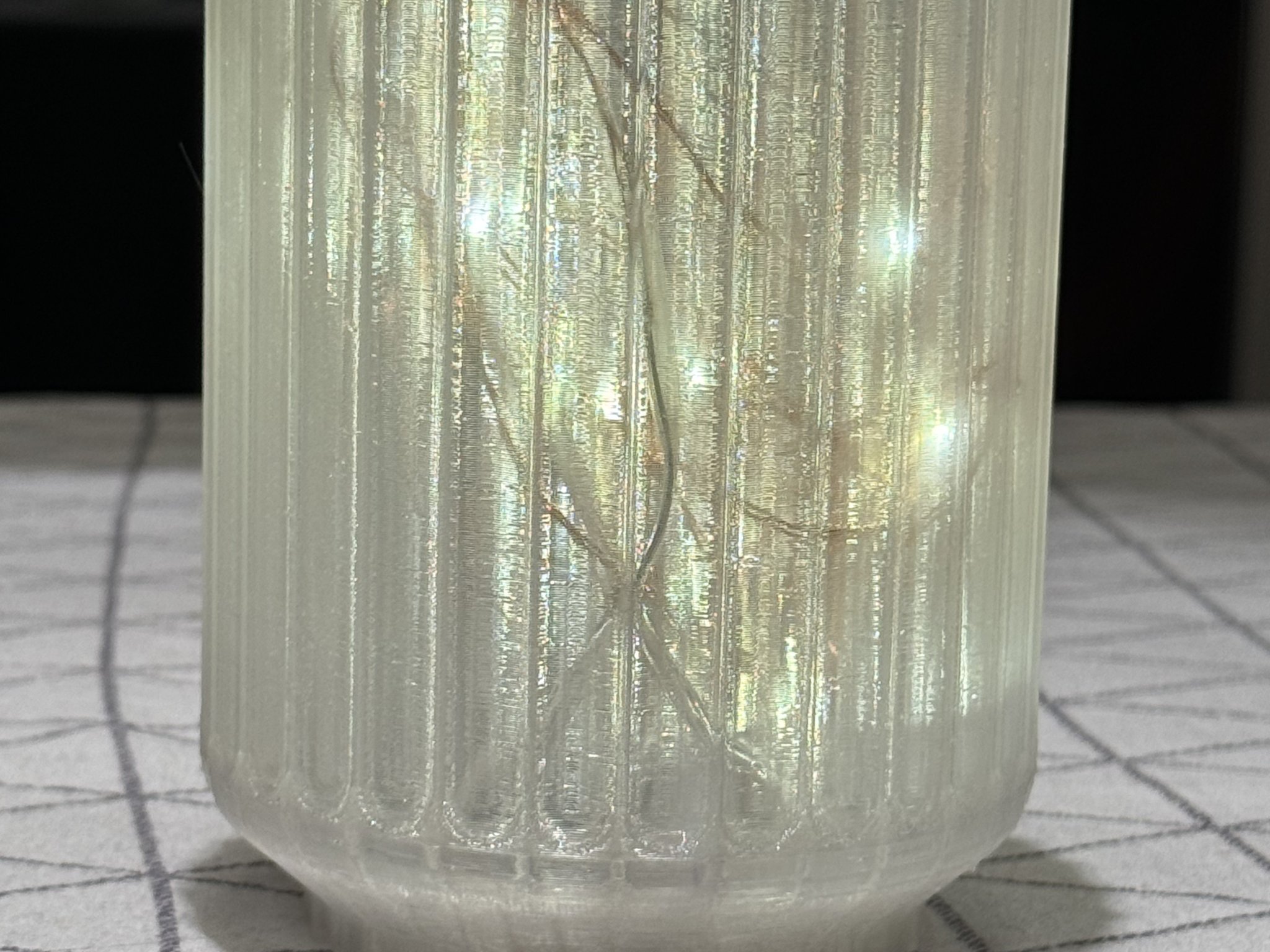 Bình hoa phong cách hiện đại giữa thế kỷ