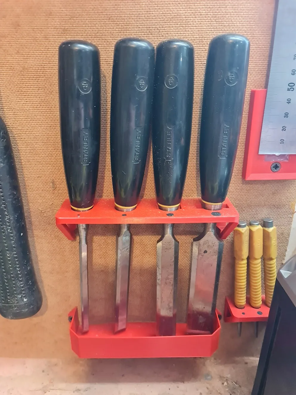 Giá đỡ chisel treo tường cho 4 chisel với nhãn hiệu