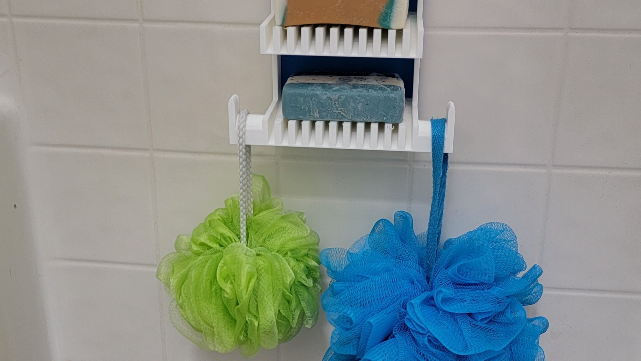 Giá đỡ xà phòng 4 tầng với móc treo tiện lợi