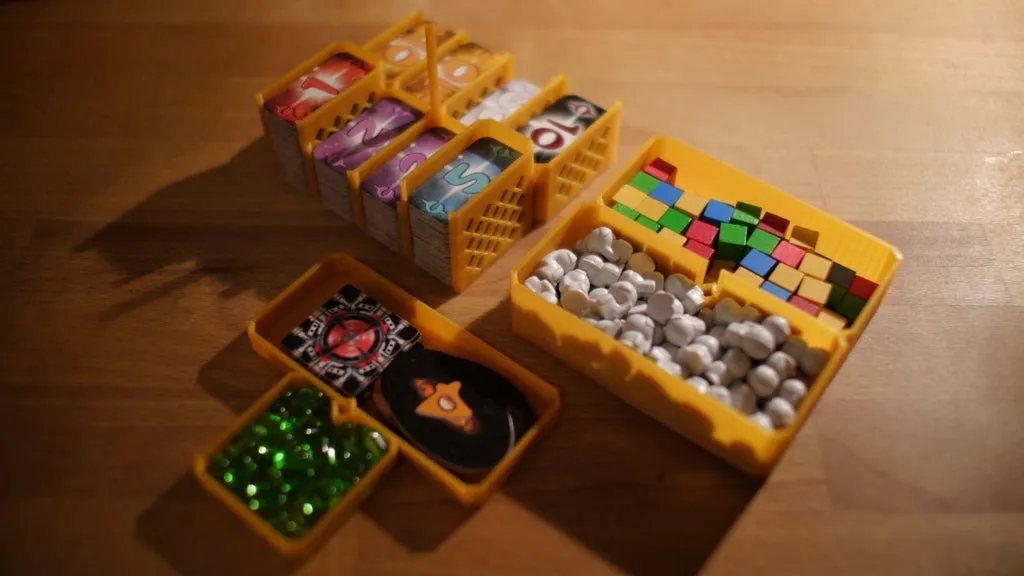 Hộp lưu trữ token cho trò chơi Galaxy Trucker kỷ niệm