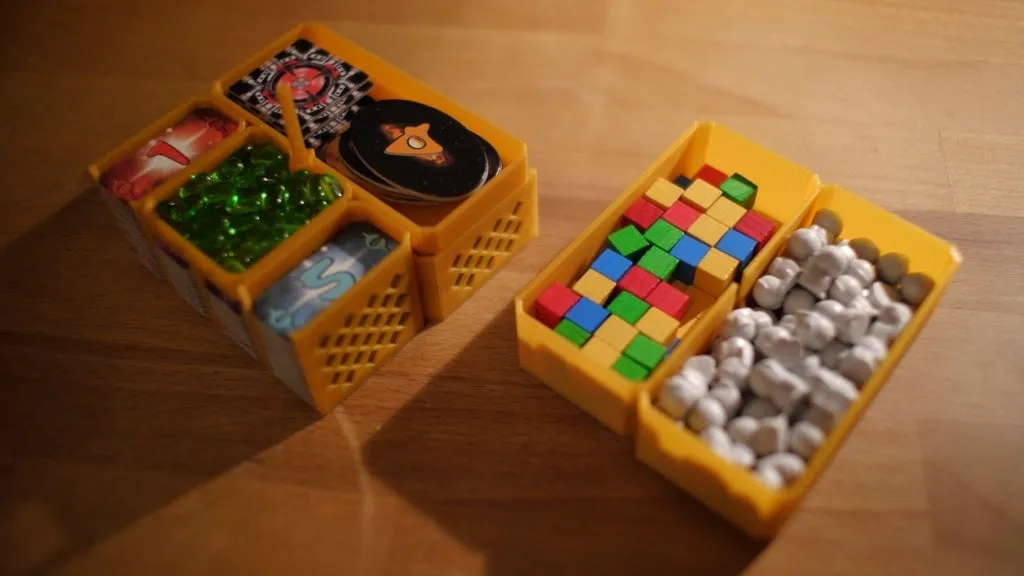 Hộp lưu trữ token cho trò chơi Galaxy Trucker kỷ niệm