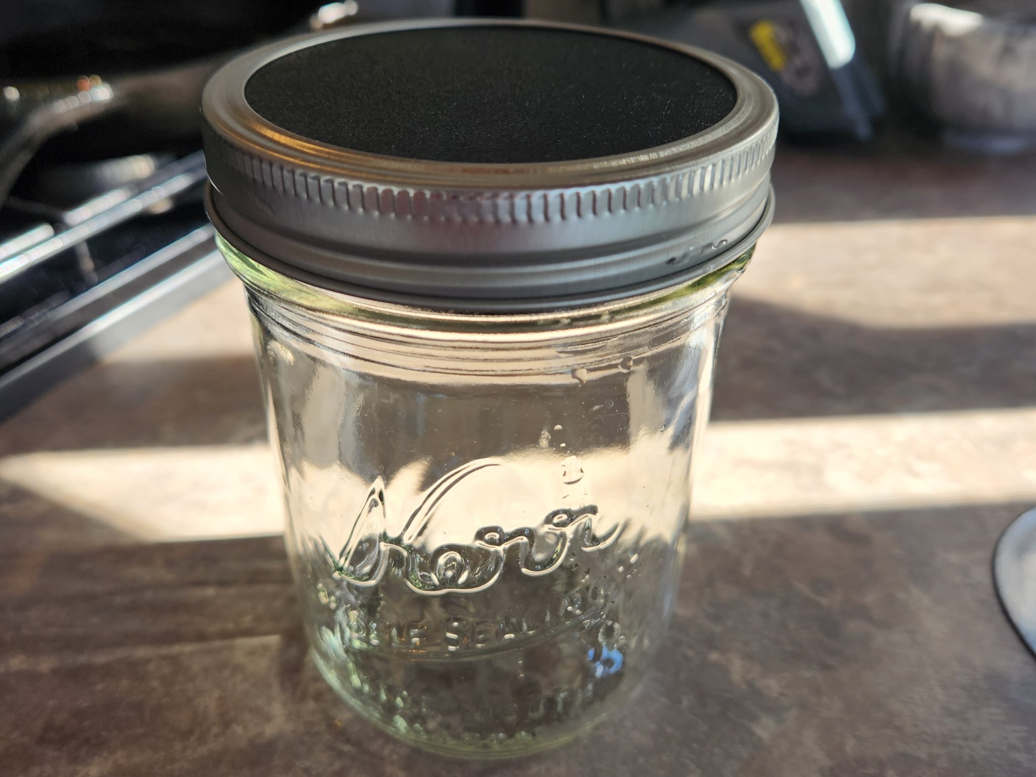 Nắp hũ Mason rộng với hộp chứa gel silica