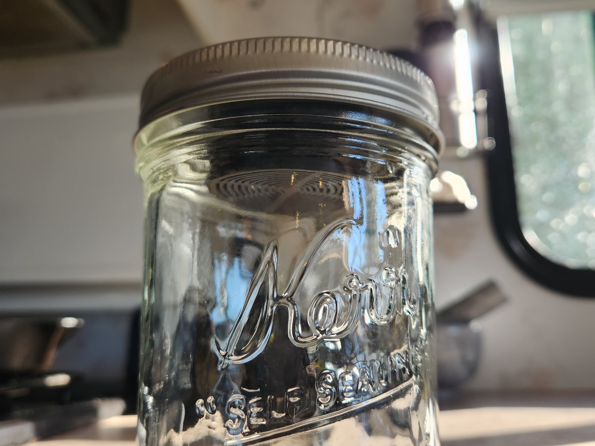 Nắp hũ Mason rộng với hộp chứa gel silica