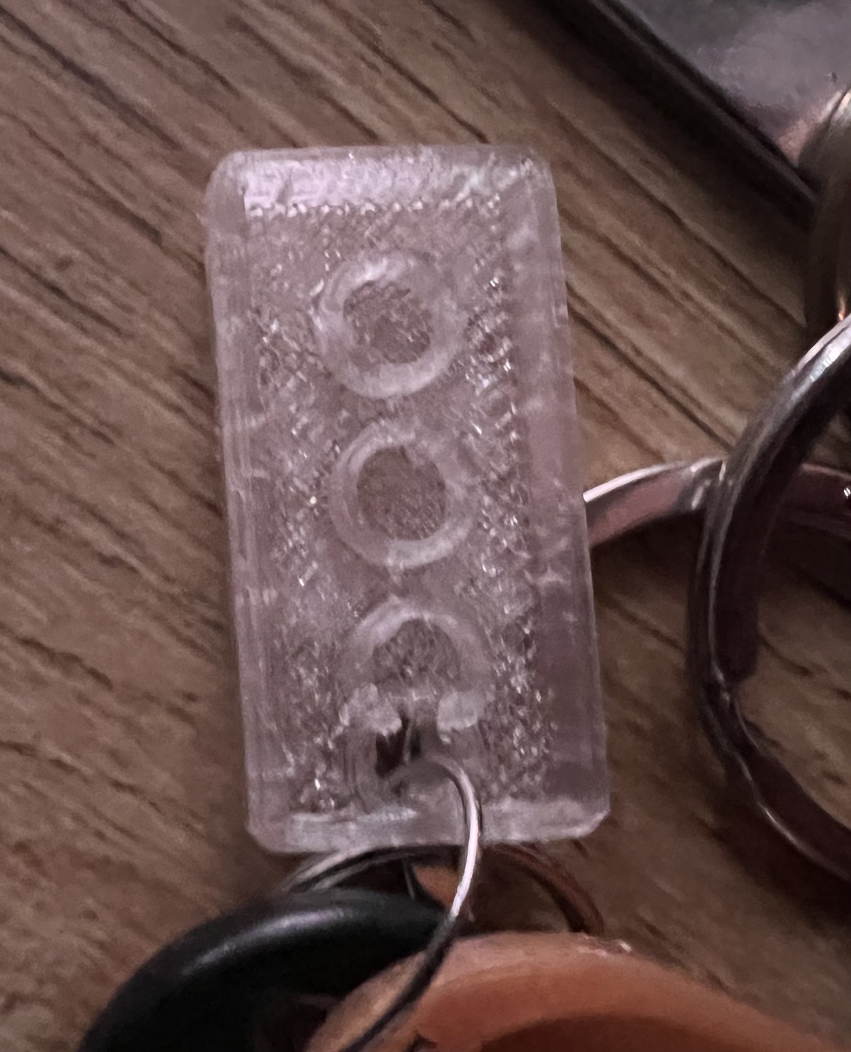 Móc khóa LEGO kết hợp với gạch xây dựng