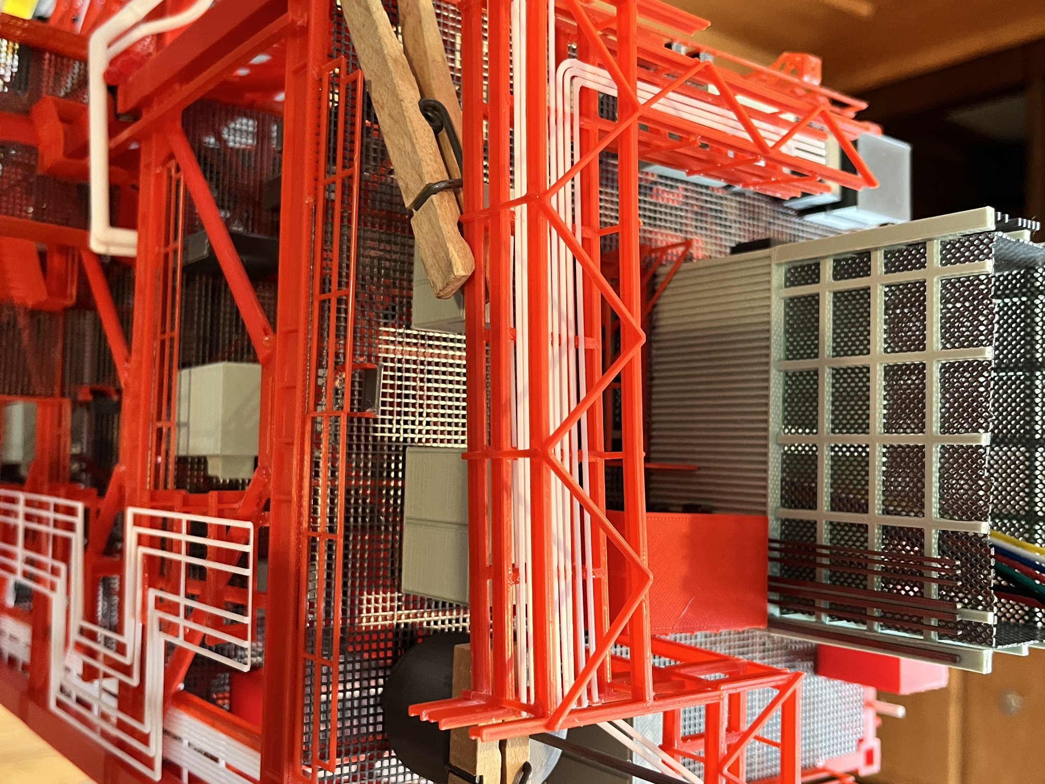 Cấu trúc giữa tầng của tháp Apollo LUT