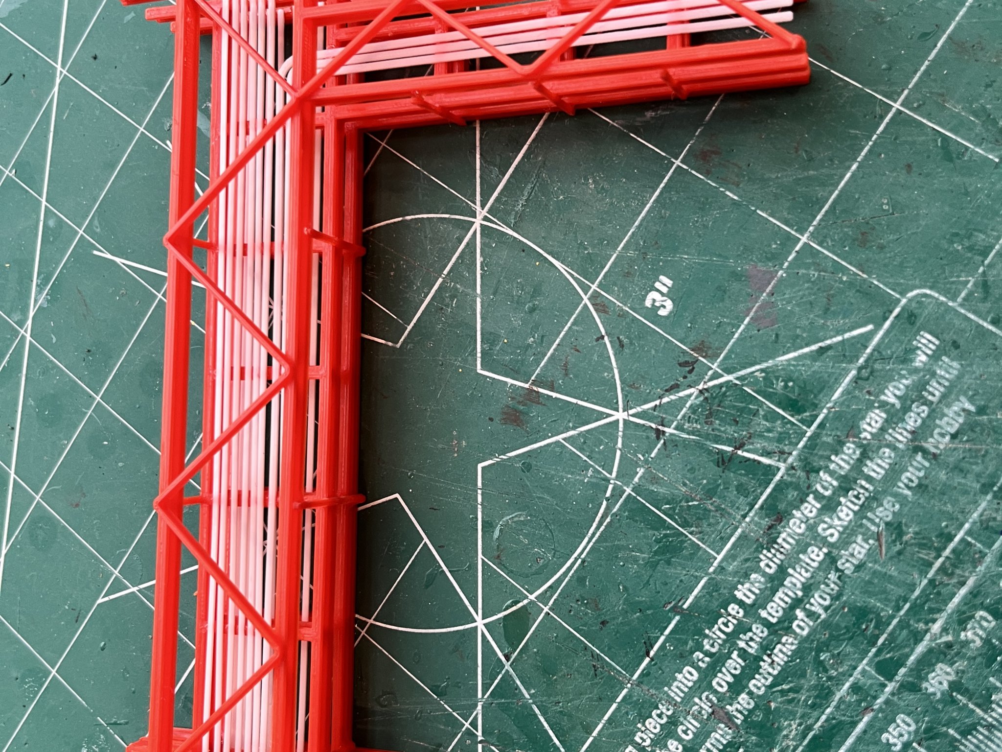 Cấu trúc giữa tầng của tháp Apollo LUT