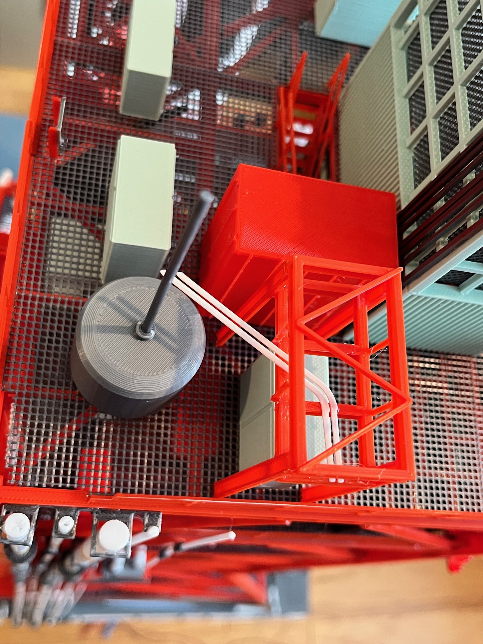 Cấu trúc giữa tầng của tháp Apollo LUT