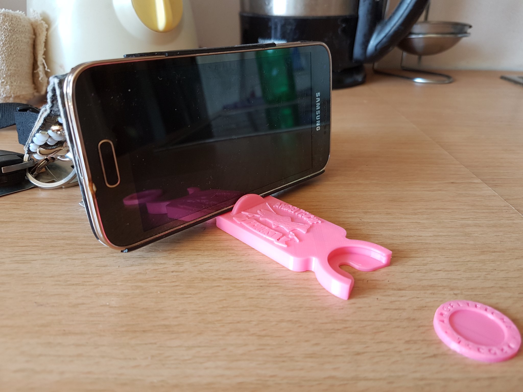 Móc khóa đa năng 3 trong 1 với giá đỡ và token xe đẩy