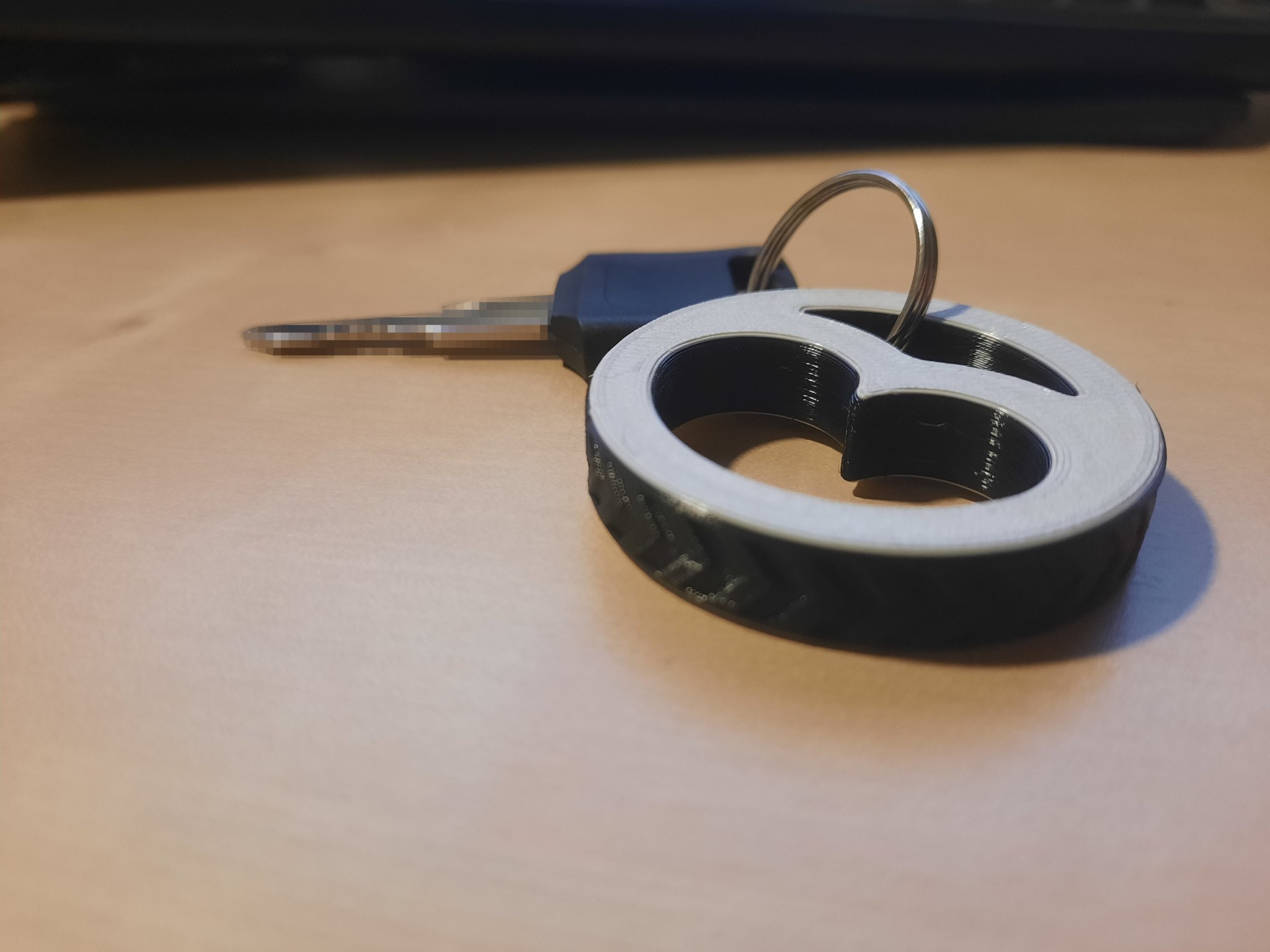 **Móc khóa logo Babetta hình dạng lốp xe**