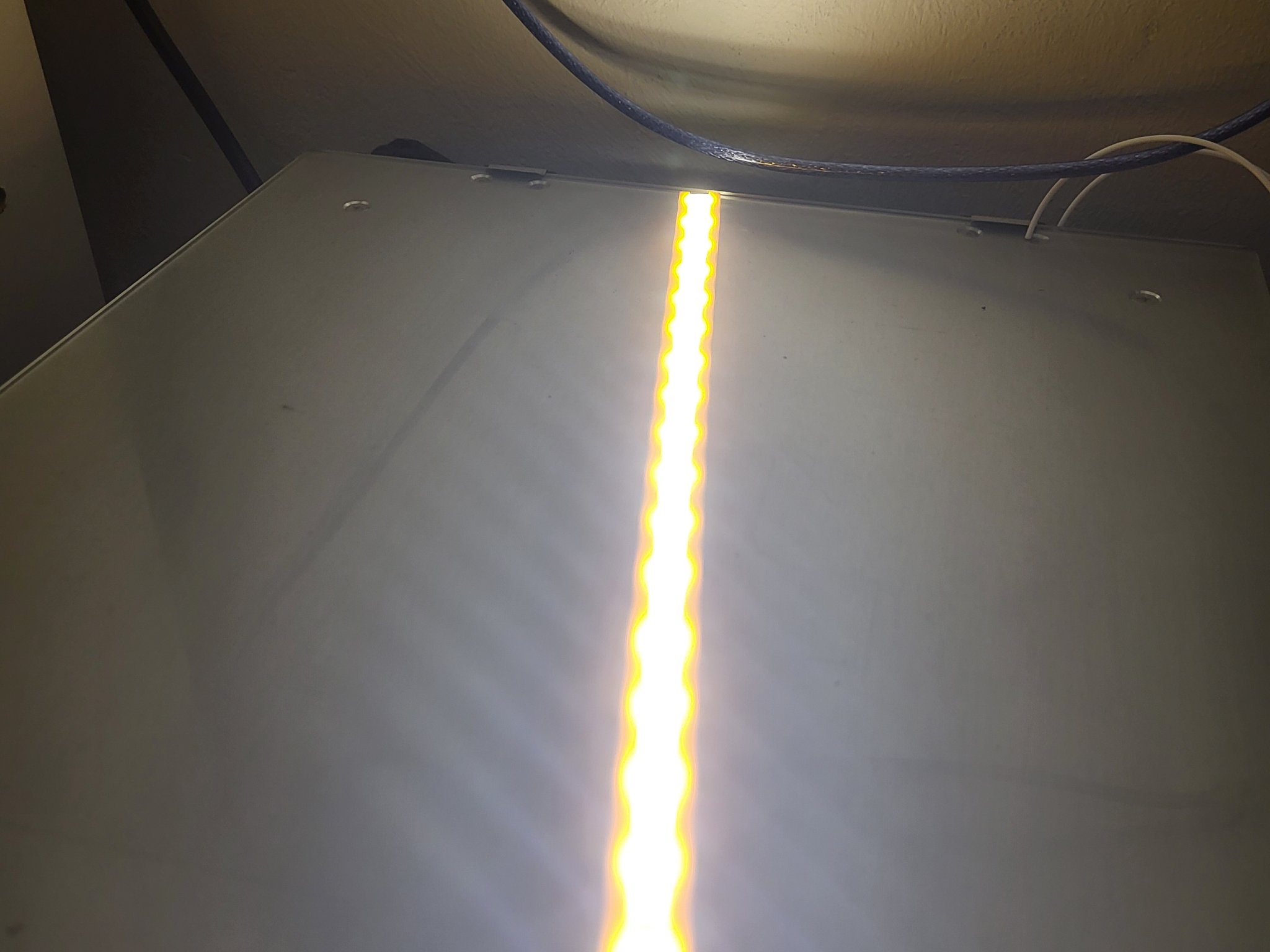 Giá đỡ cho đèn LED với vỏ bảo vệ trong suốt