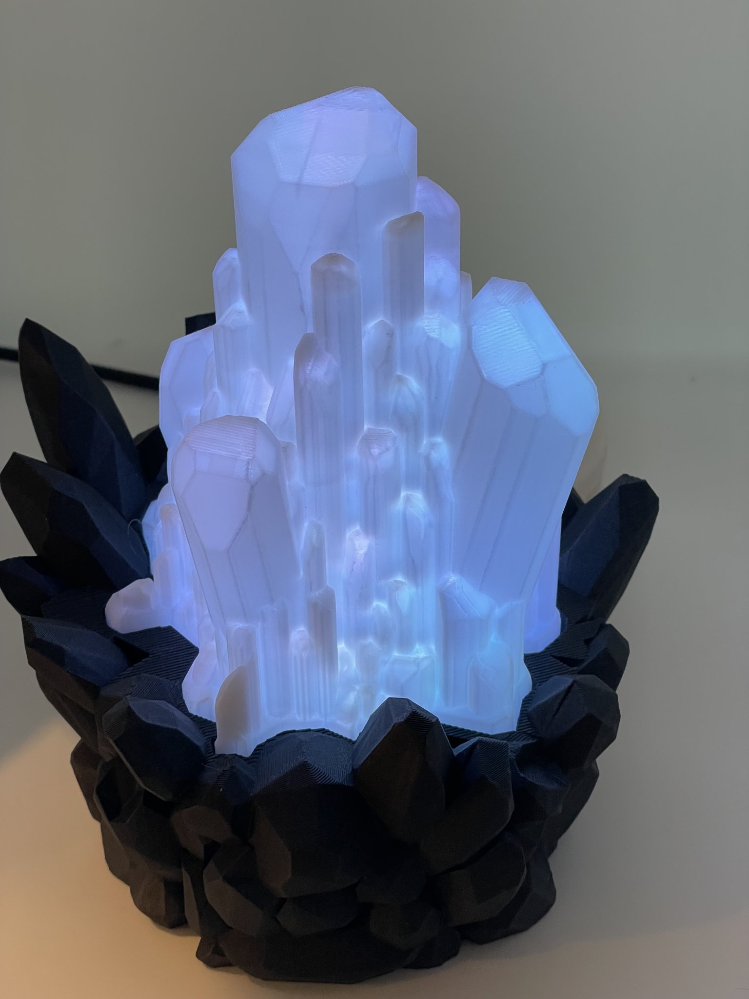 Đèn LED RGB hình tinh thể lớn hơn