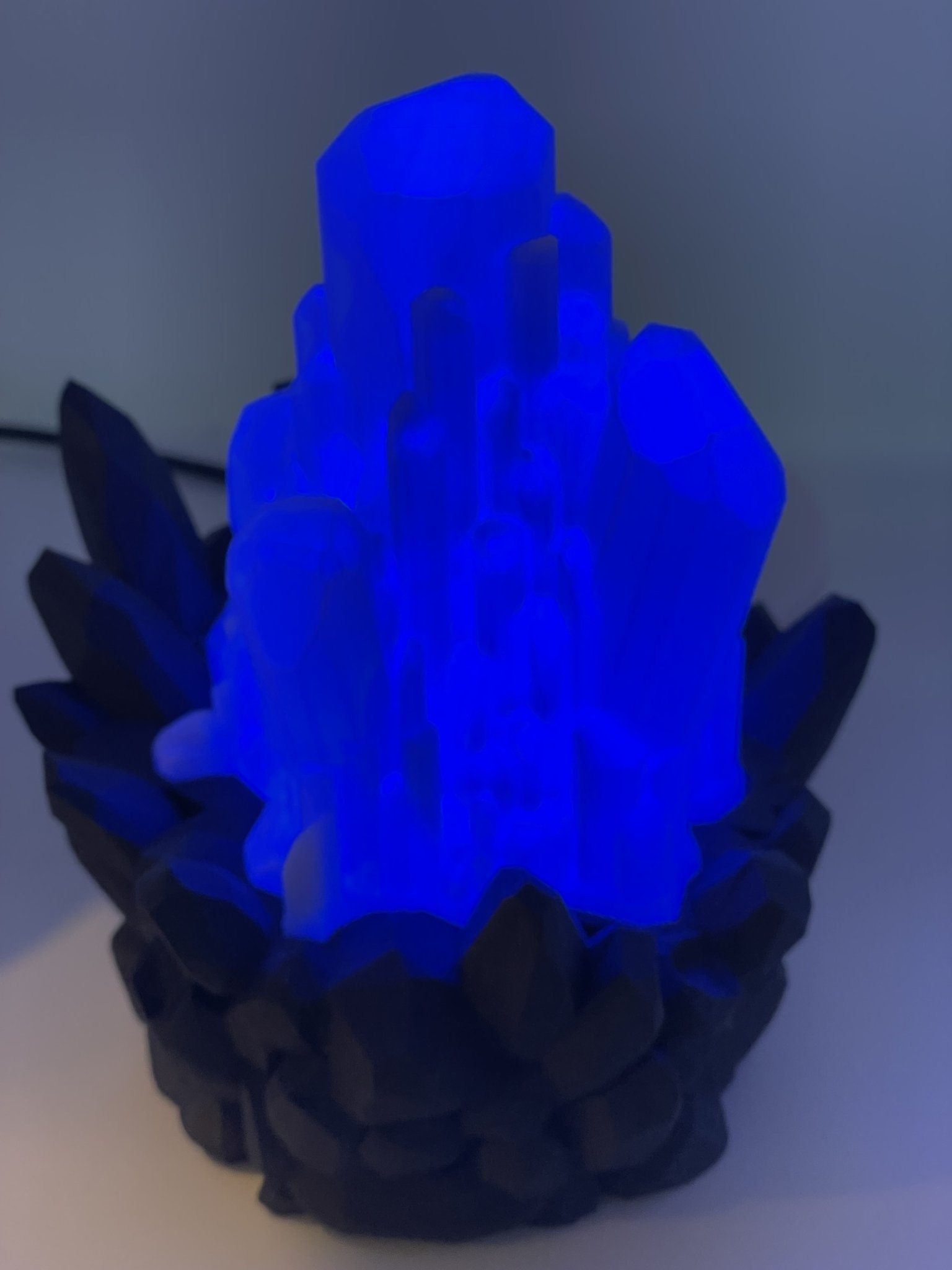 Đèn LED RGB hình tinh thể lớn hơn