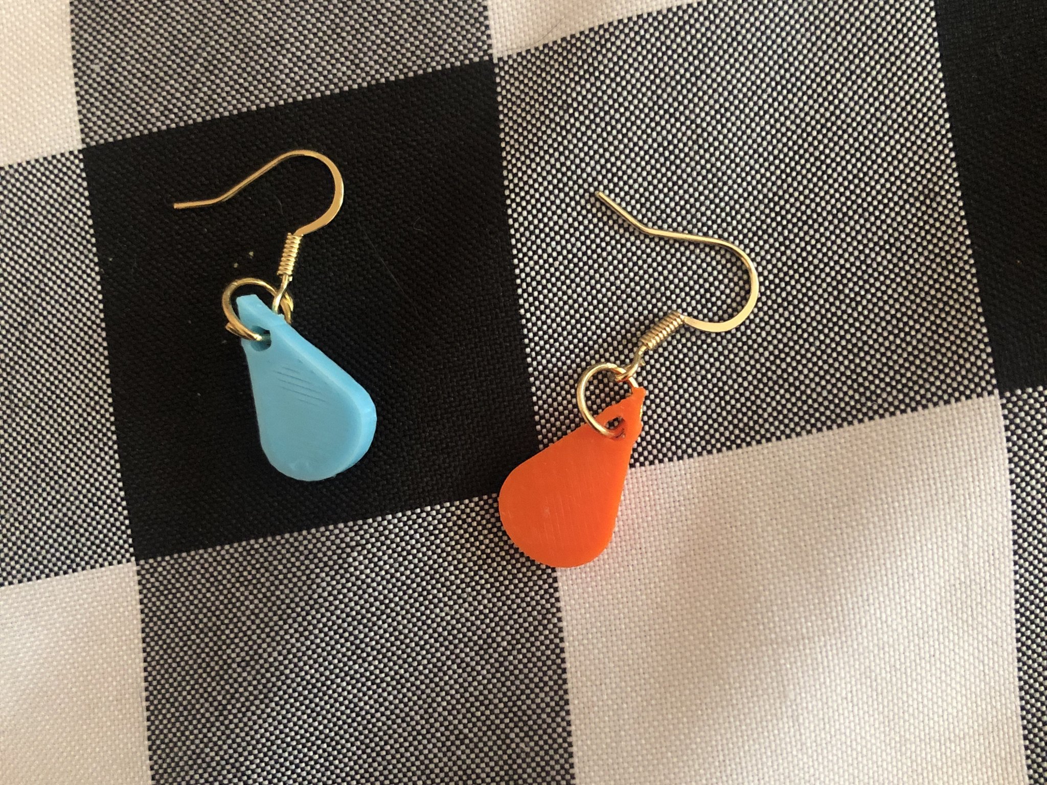 Bông tai giọt mưa thiết kế độc đáo từ Tinkercad