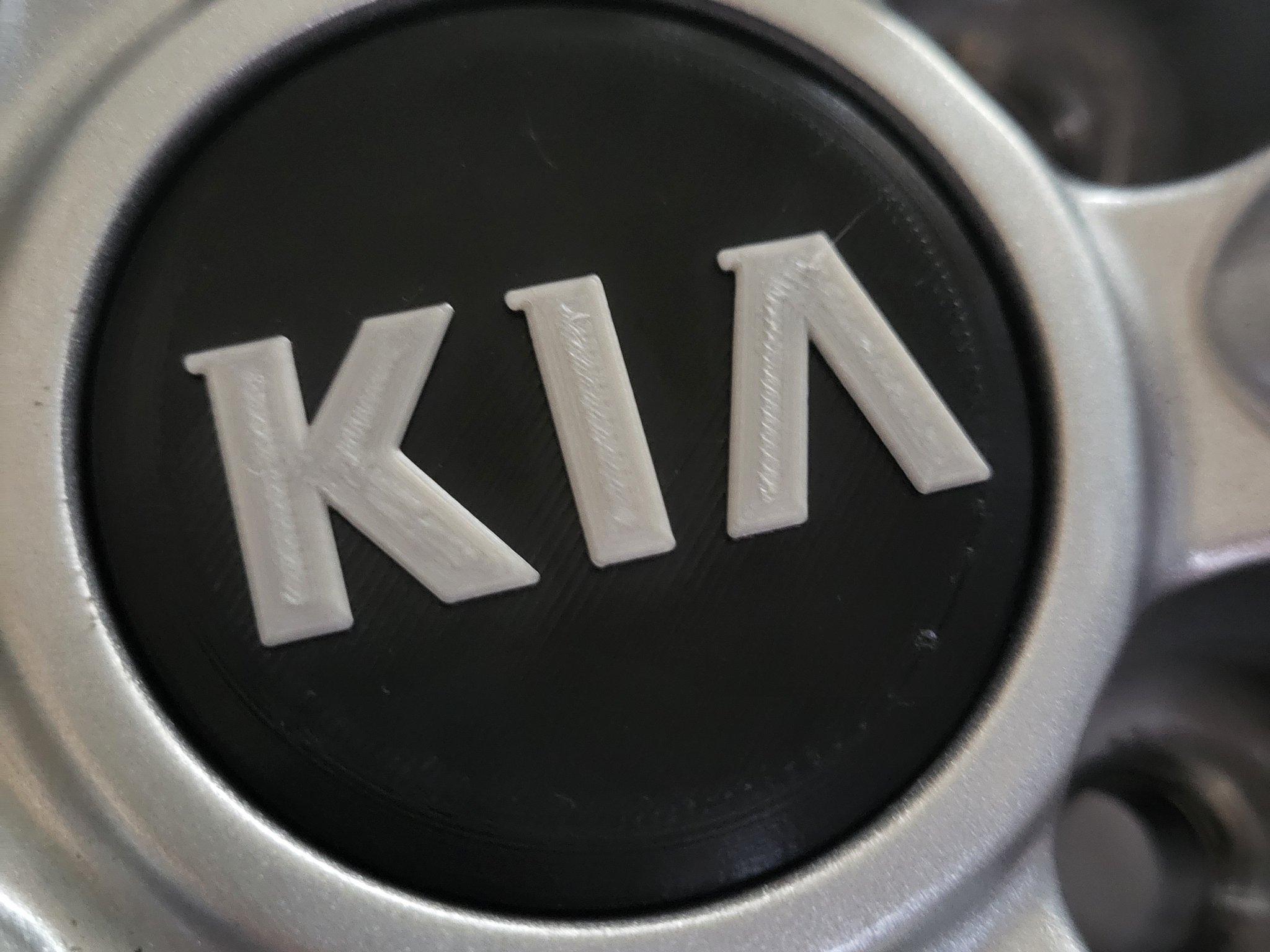 Nắp giữa cho vành xe Kia với lỗ 60 mm