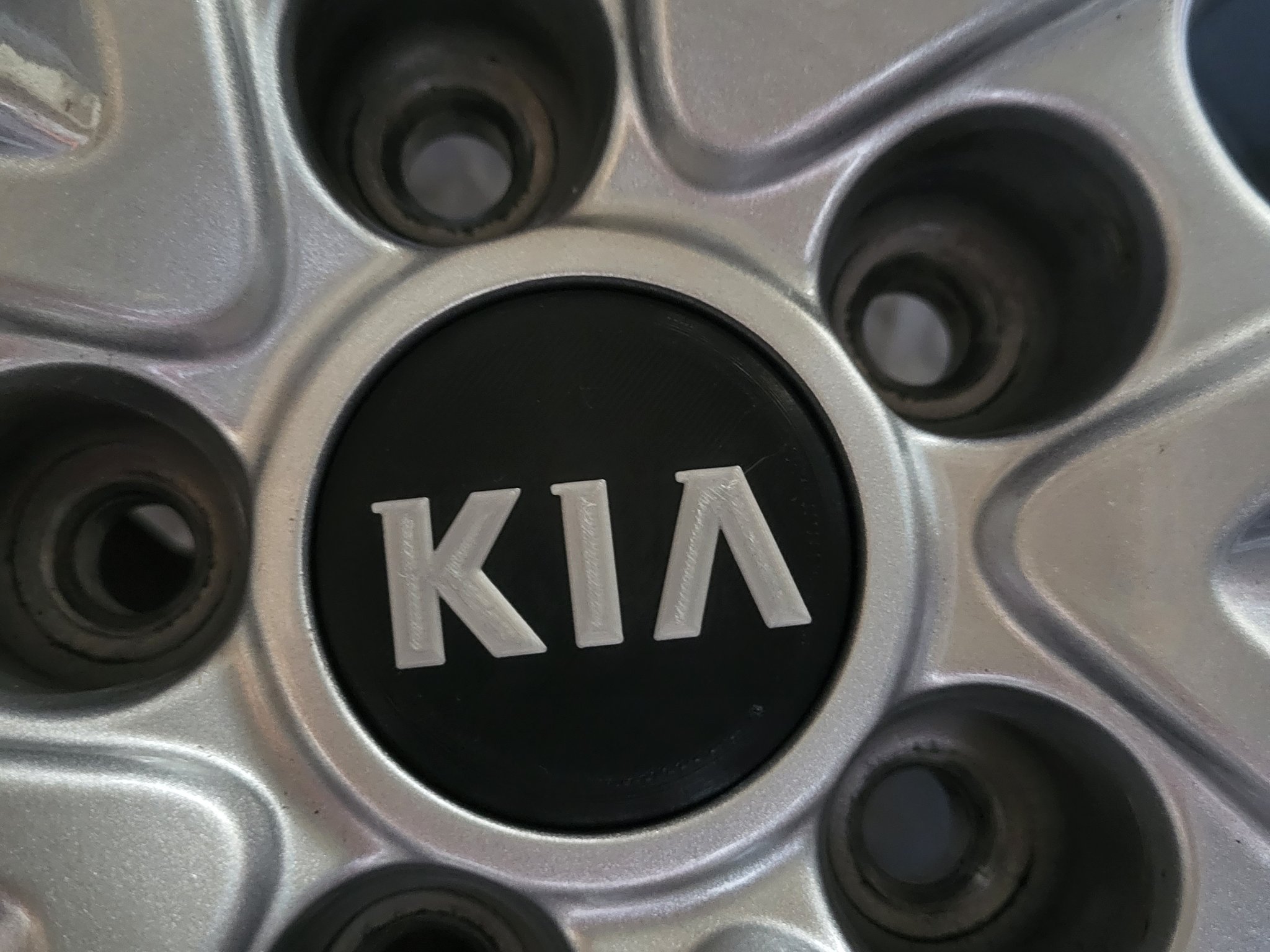 Nắp giữa cho vành xe Kia với lỗ 60 mm