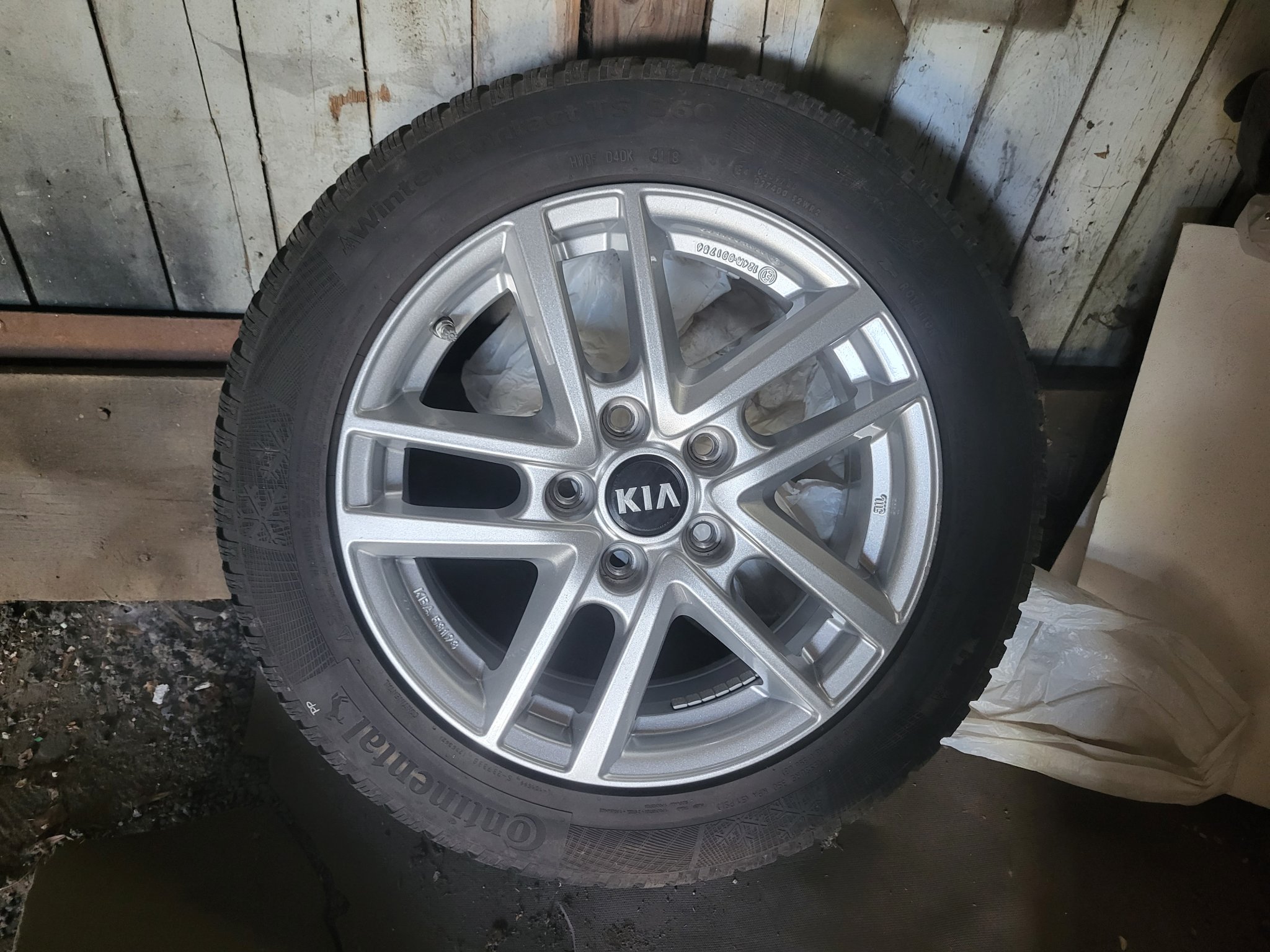 Nắp giữa cho vành xe Kia với lỗ 60 mm