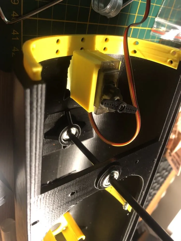 Yacht buồm điều khiển từ xa "Black Pike