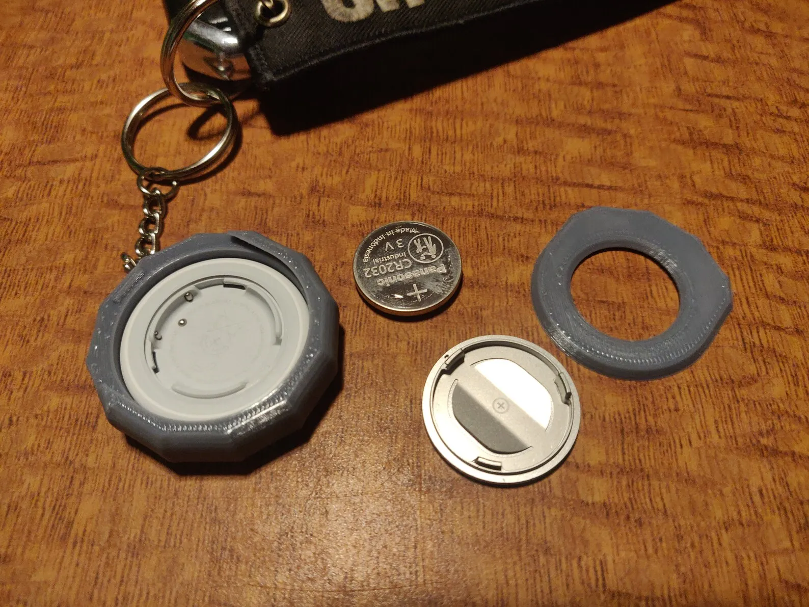 Móc khóa Airtag hình rune không khí phong cách Runescape