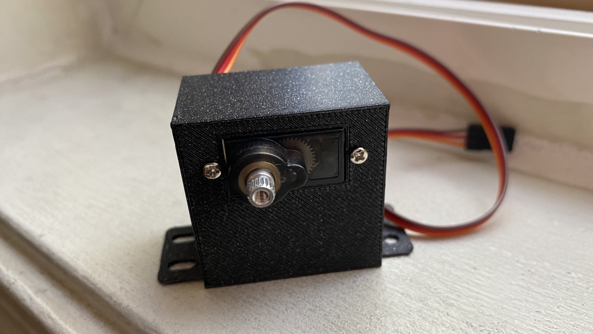 Hộp chứa động cơ servo cho dự án điện tử