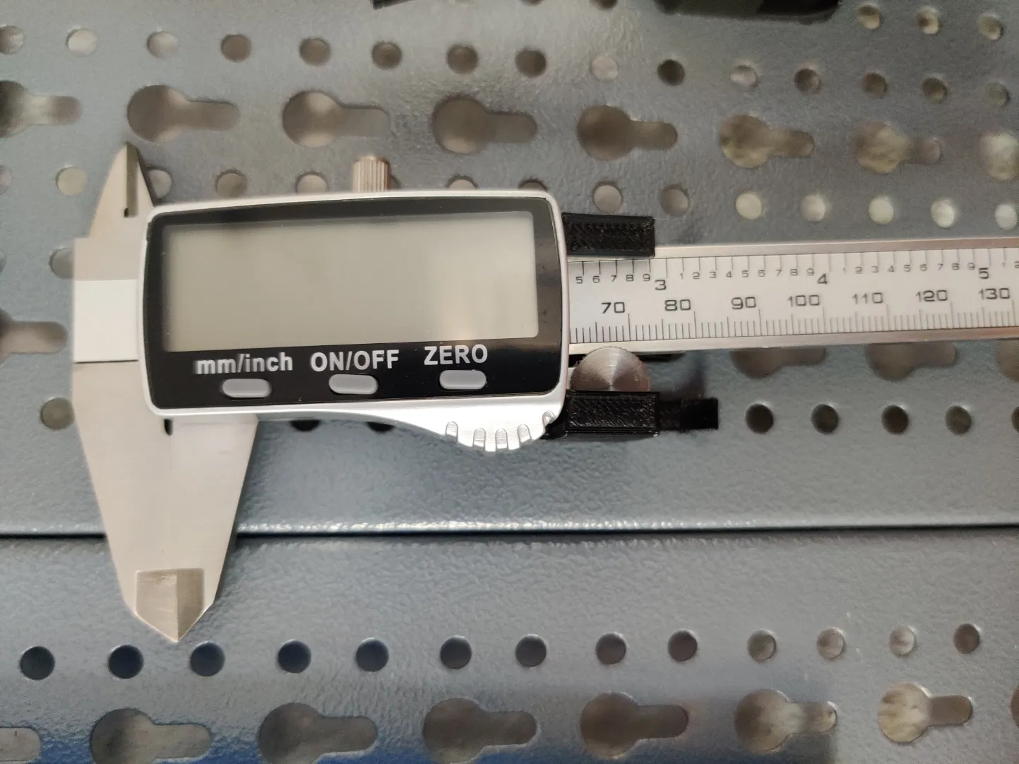 Giá đỡ thước kẹp cho bảng treo Küpper