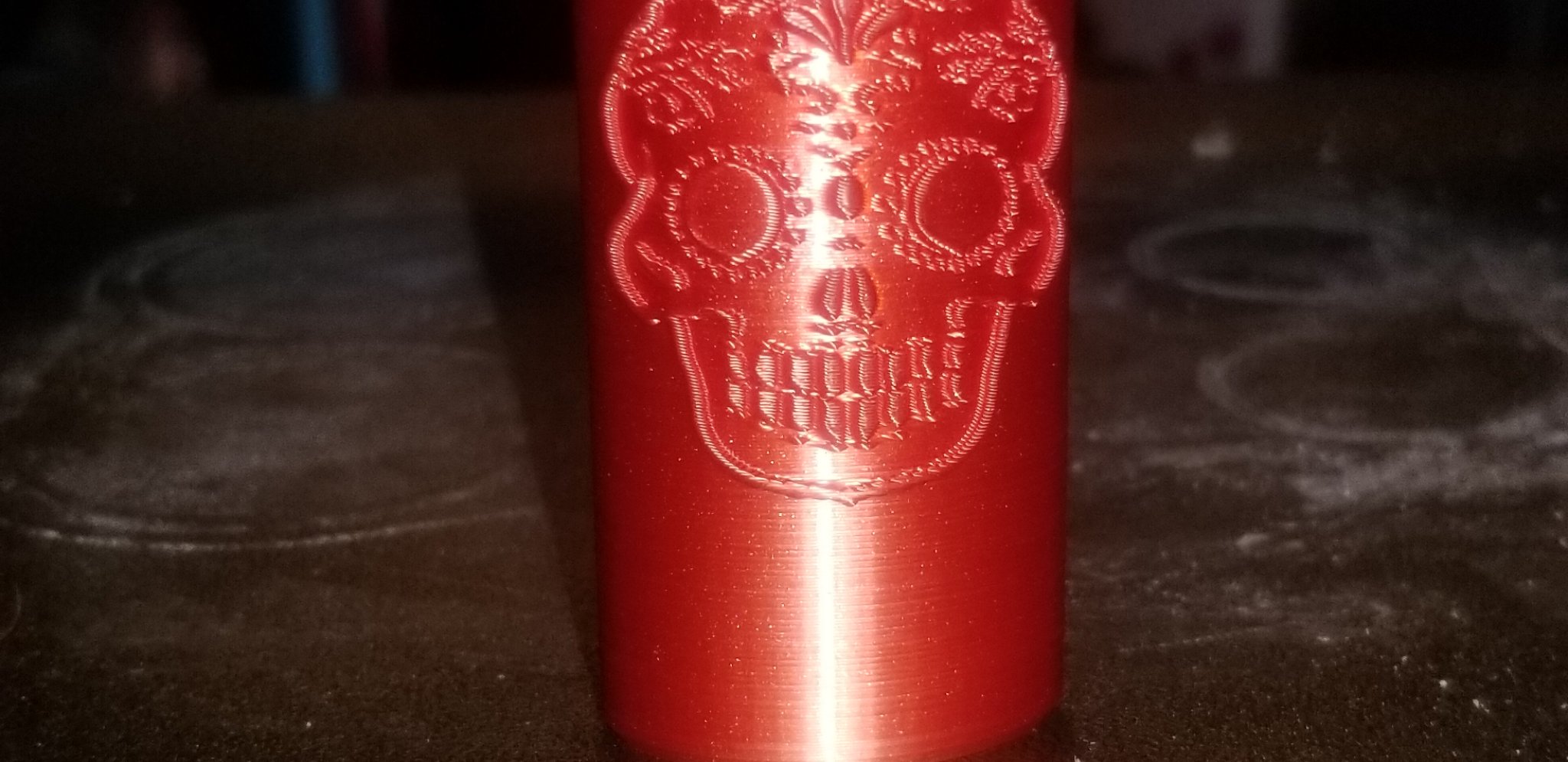 Vỏ bật lửa Bic hình đầu lâu đường phố