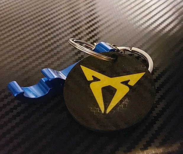 Móc khóa biểu tượng Cupra cho người yêu xe