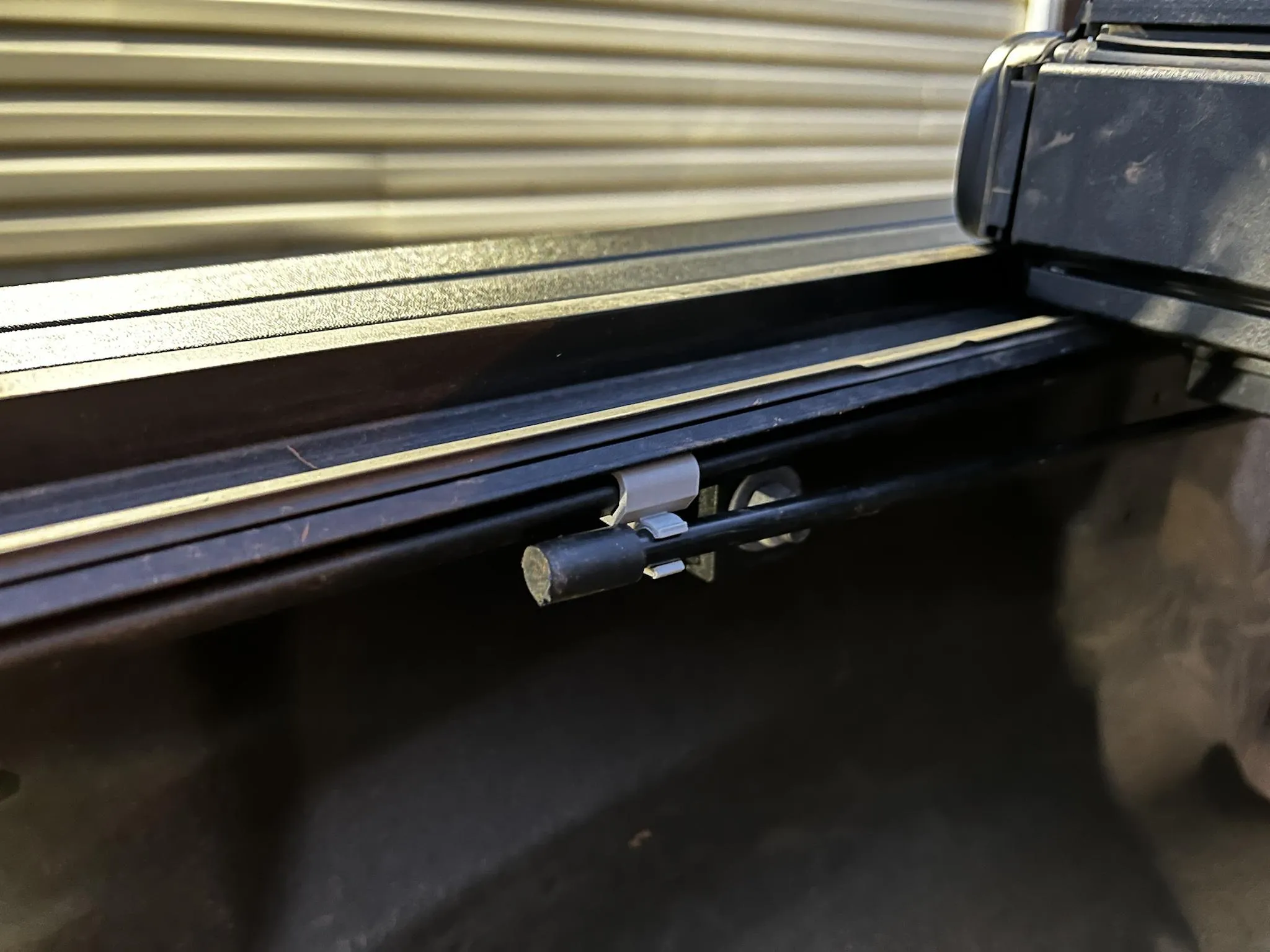 Kẹp giữ thanh chống cho bạt BAKflip MX4