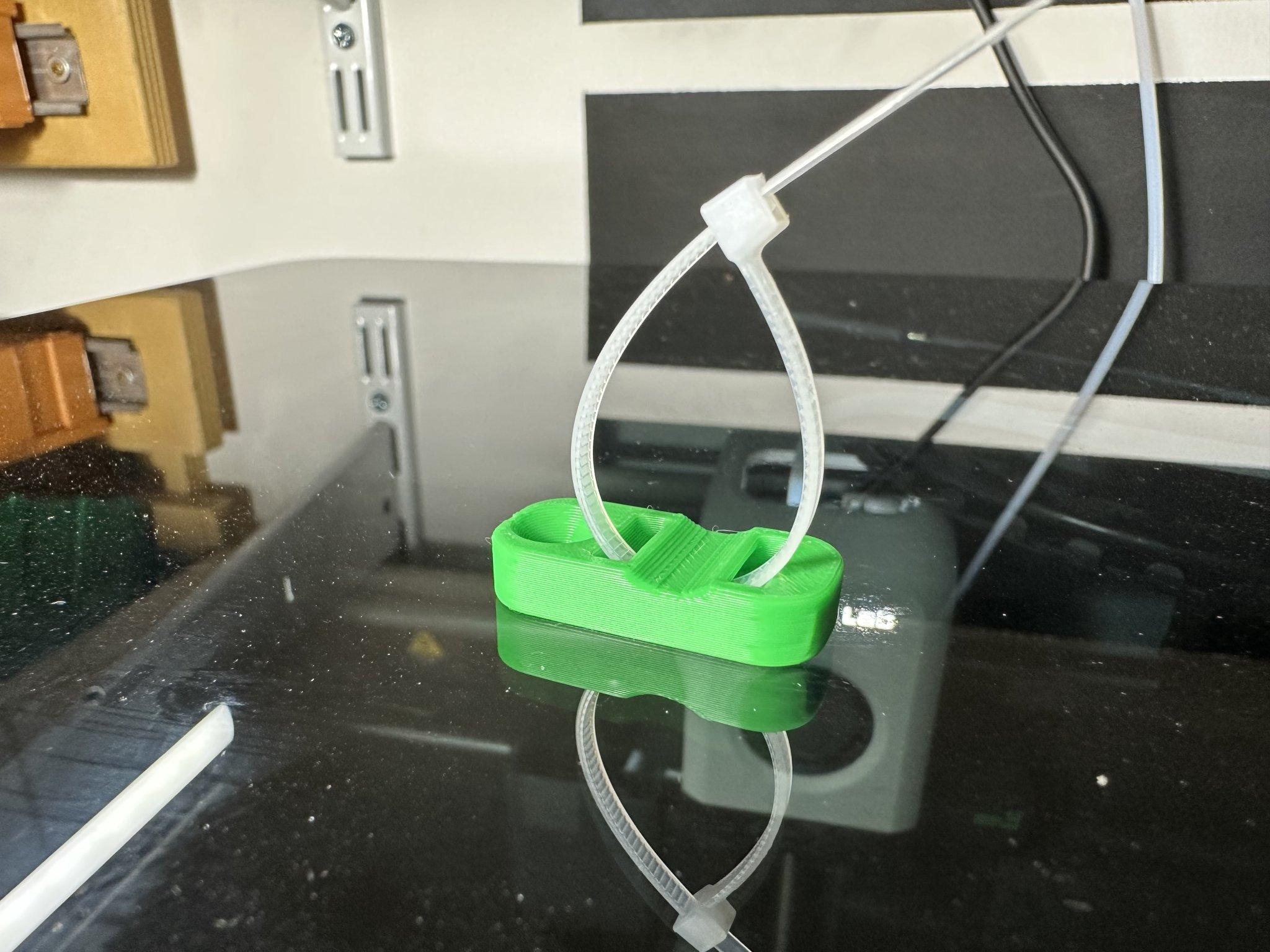 Giá đỡ cáp với dây buộc và vít điều chỉnh đường kính