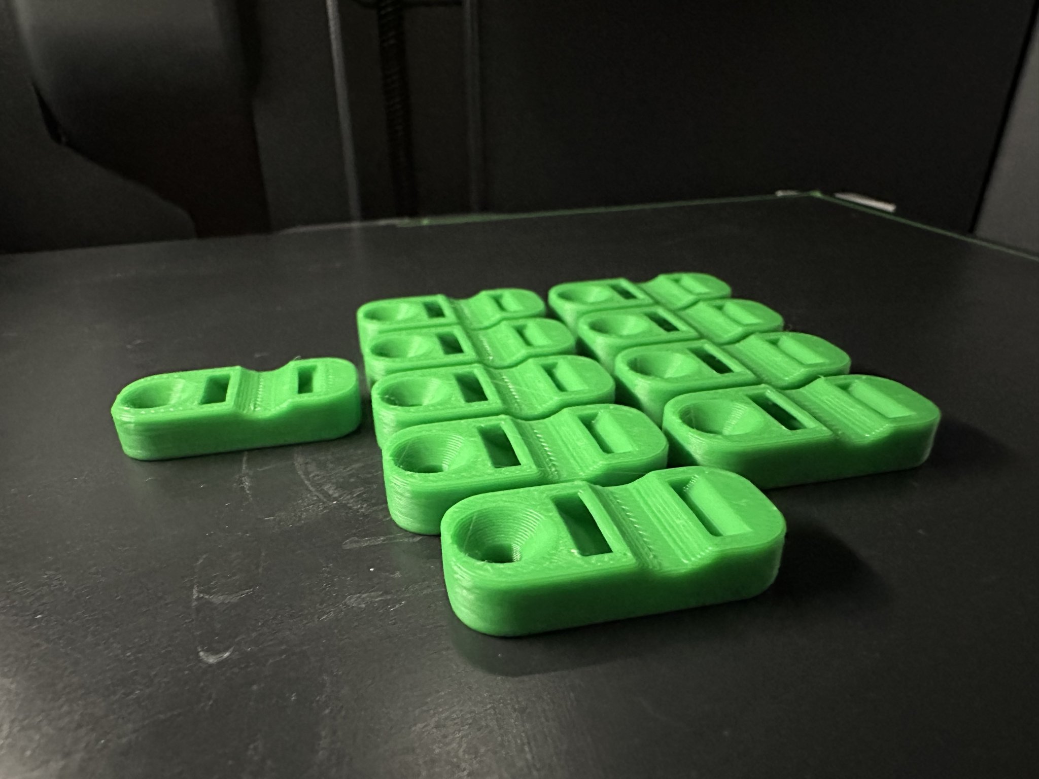 Giá đỡ cáp với dây buộc và vít điều chỉnh đường kính