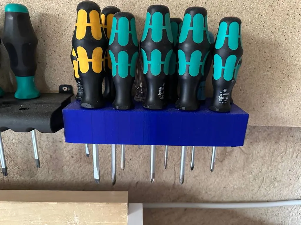 Giá treo tua vít Wera với 11 chỗ để dụng cụ