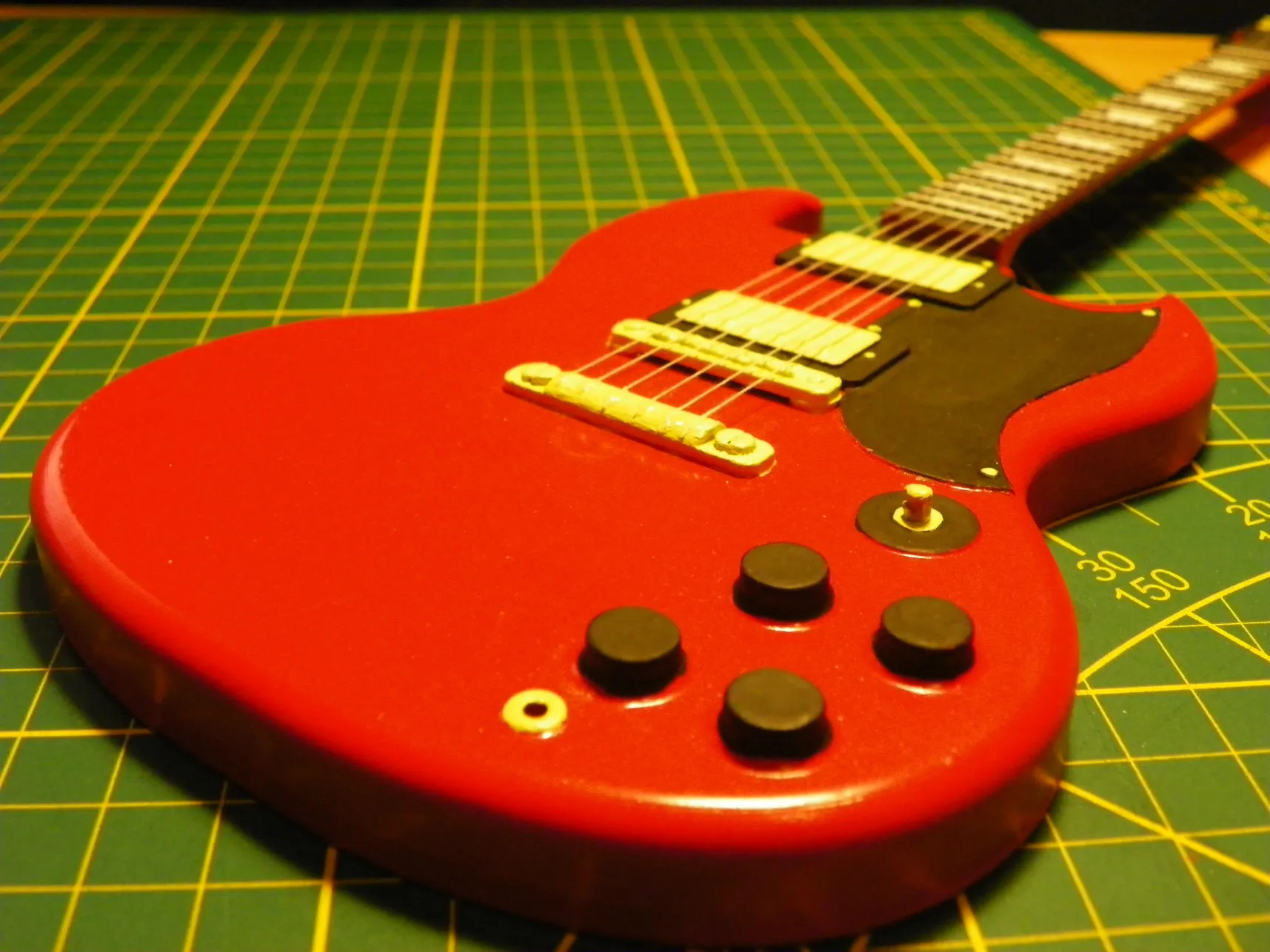 Mô hình guitar mini Gibson SG nổi tiếng