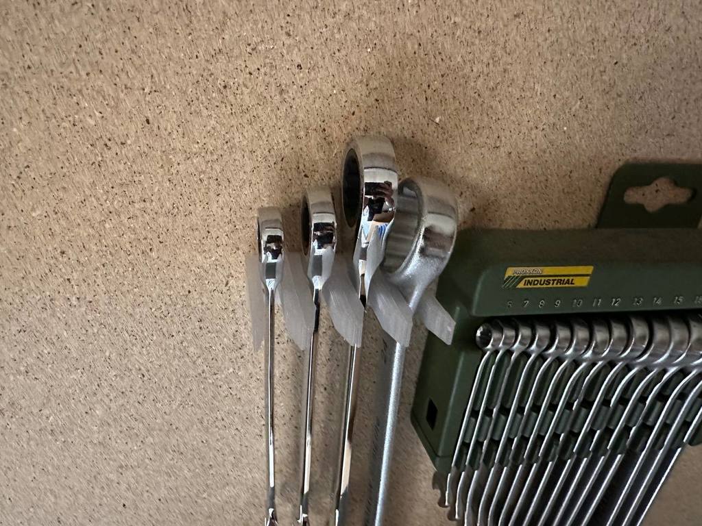 Giá đỡ dụng cụ với ốc vít 3x20 cho máy móc